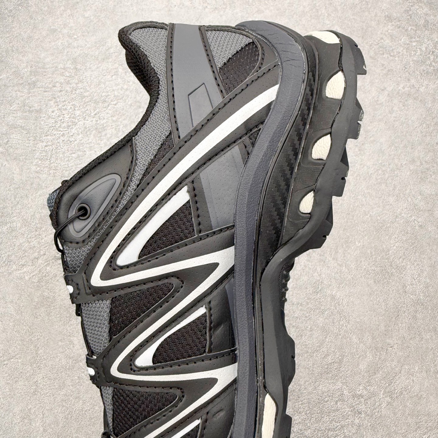 图片[7]-＃PK4.0 Salomon XT-QUEST ADV 萨洛蒙潮流越野机能户外功能鞋 基于市场现有版本全新升级调整改良 现阶段市场最强产物 全新主色陆续出货 大底描漆工整零瑕疵 鞋头定型弧度完美 纯原外贸平台特供订单 耗时半年巨作 全套原纸板楦头开发 原厂特供网布配套加持 确保原汁原味 完美呈现版型 原档数据独家私模五层组合大底 男女鞋同步官方开发至46.5 原装Ortholite轻量化鞋垫 中底布带钢印编号 原厂TPU锁扣 进口港宝加持 后跟自然饱满 还原公司包裹性 基于 SALOMON 初代 XT 鞋身造型并搭载 4D ADVANCED CHASSIS™ 大底打造而成 为这款 XT-QUEST 带来了多项足部控制与保护等功能性 如在运动过程中控制左右晃动的过程而提高稳定性、改善长途越野过程中足中到足尖的过渡、提高感知岩石的精确度以抵抗尖锐物体对脚底的伤害以及采用动态缓冲来增强穿着舒适感 从而减轻疲劳感 使XT-QUEST 成为一双舒适且安全的户外之履 尺码：36 36.5 37.5 38 38.5 39 40 40.5 41 42 42.5 43 44 44.5 45-选品中心