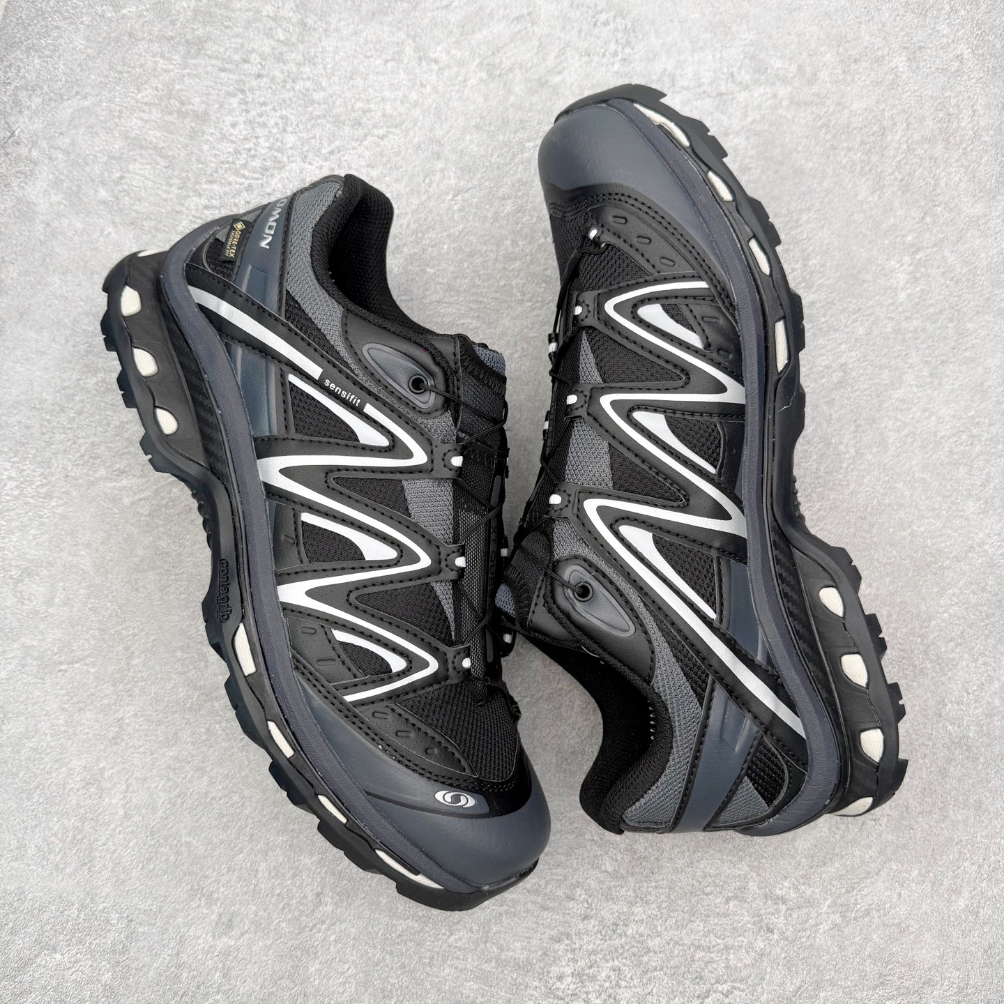 图片[3]-＃PK4.0 Salomon XT-QUEST ADV 萨洛蒙潮流越野机能户外功能鞋 基于市场现有版本全新升级调整改良 现阶段市场最强产物 全新主色陆续出货 大底描漆工整零瑕疵 鞋头定型弧度完美 纯原外贸平台特供订单 耗时半年巨作 全套原纸板楦头开发 原厂特供网布配套加持 确保原汁原味 完美呈现版型 原档数据独家私模五层组合大底 男女鞋同步官方开发至46.5 原装Ortholite轻量化鞋垫 中底布带钢印编号 原厂TPU锁扣 进口港宝加持 后跟自然饱满 还原公司包裹性 基于 SALOMON 初代 XT 鞋身造型并搭载 4D ADVANCED CHASSIS™ 大底打造而成 为这款 XT-QUEST 带来了多项足部控制与保护等功能性 如在运动过程中控制左右晃动的过程而提高稳定性、改善长途越野过程中足中到足尖的过渡、提高感知岩石的精确度以抵抗尖锐物体对脚底的伤害以及采用动态缓冲来增强穿着舒适感 从而减轻疲劳感 使XT-QUEST 成为一双舒适且安全的户外之履 尺码：36 36.5 37.5 38 38.5 39 40 40.5 41 42 42.5 43 44 44.5 45-选品中心