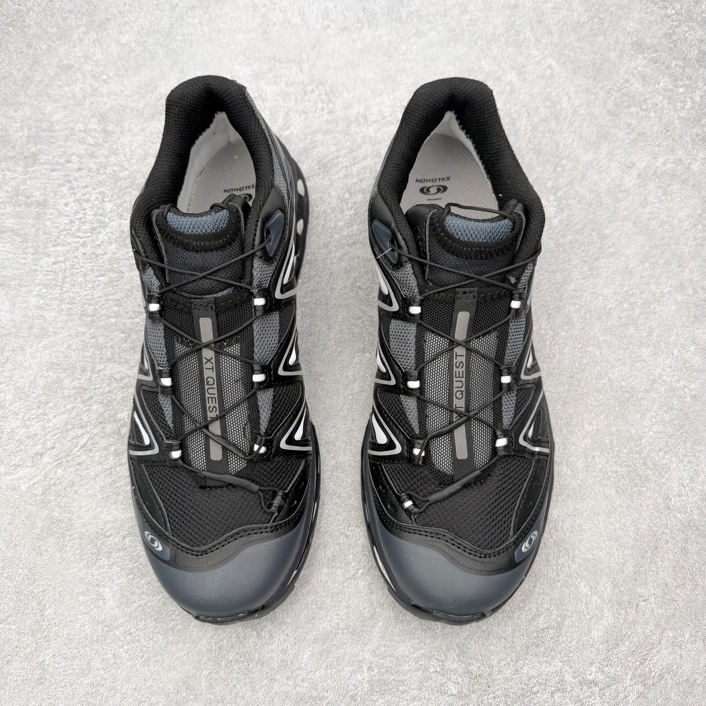 图片[2]-＃PK4.0 Salomon XT-QUEST ADV 萨洛蒙潮流越野机能户外功能鞋 基于市场现有版本全新升级调整改良 现阶段市场最强产物 全新主色陆续出货 大底描漆工整零瑕疵 鞋头定型弧度完美 纯原外贸平台特供订单 耗时半年巨作 全套原纸板楦头开发 原厂特供网布配套加持 确保原汁原味 完美呈现版型 原档数据独家私模五层组合大底 男女鞋同步官方开发至46.5 原装Ortholite轻量化鞋垫 中底布带钢印编号 原厂TPU锁扣 进口港宝加持 后跟自然饱满 还原公司包裹性 基于 SALOMON 初代 XT 鞋身造型并搭载 4D ADVANCED CHASSIS™ 大底打造而成 为这款 XT-QUEST 带来了多项足部控制与保护等功能性 如在运动过程中控制左右晃动的过程而提高稳定性、改善长途越野过程中足中到足尖的过渡、提高感知岩石的精确度以抵抗尖锐物体对脚底的伤害以及采用动态缓冲来增强穿着舒适感 从而减轻疲劳感 使XT-QUEST 成为一双舒适且安全的户外之履 尺码：36 36.5 37.5 38 38.5 39 40 40.5 41 42 42.5 43 44 44.5 45-选品中心