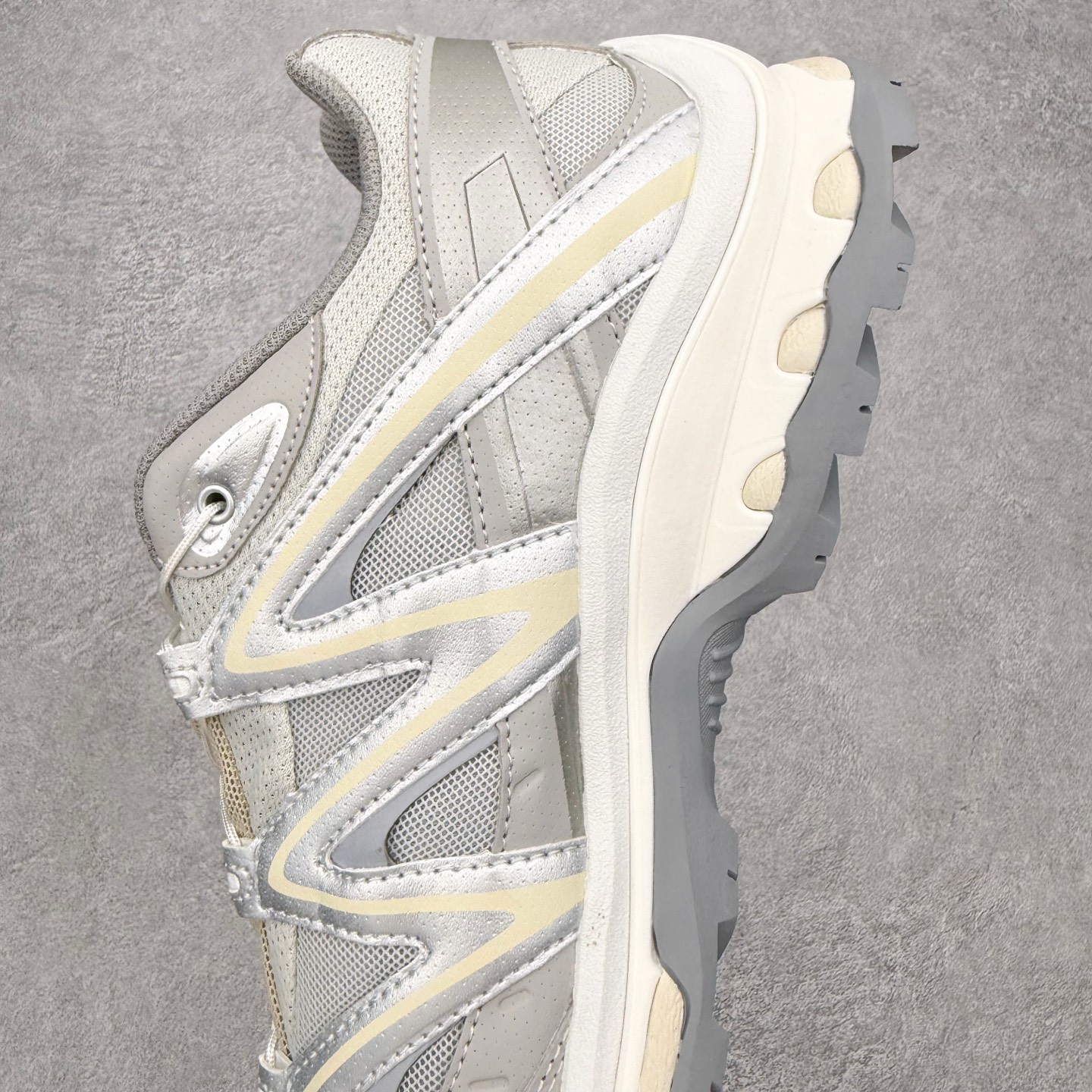 图片[7]-＃PK4.0 Salomon XT-QUEST ADV 萨洛蒙潮流越野机能户外功能鞋 基于市场现有版本全新升级调整改良 现阶段市场最强产物 全新主色陆续出货 大底描漆工整零瑕疵 鞋头定型弧度完美 纯原外贸平台特供订单 耗时半年巨作 全套原纸板楦头开发 原厂特供网布配套加持 确保原汁原味 完美呈现版型 原档数据独家私模五层组合大底 男女鞋同步官方开发至46.5 原装Ortholite轻量化鞋垫 中底布带钢印编号 原厂TPU锁扣 进口港宝加持 后跟自然饱满 还原公司包裹性 基于 SALOMON 初代 XT 鞋身造型并搭载 4D ADVANCED CHASSIS™ 大底打造而成 为这款 XT-QUEST 带来了多项足部控制与保护等功能性 如在运动过程中控制左右晃动的过程而提高稳定性、改善长途越野过程中足中到足尖的过渡、提高感知岩石的精确度以抵抗尖锐物体对脚底的伤害以及采用动态缓冲来增强穿着舒适感 从而减轻疲劳感 使XT-QUEST 成为一双舒适且安全的户外之履 尺码：36 36.5 37.5 38 38.5 39 40 40.5 41 42 42.5 43 44 44.5 45-选品中心