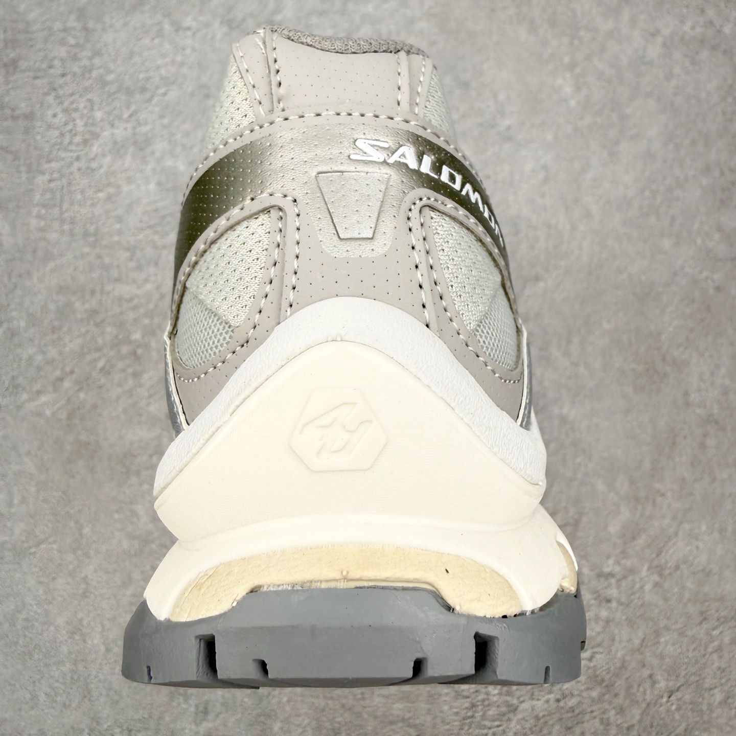 图片[8]-＃PK4.0 Salomon XT-QUEST ADV 萨洛蒙潮流越野机能户外功能鞋 基于市场现有版本全新升级调整改良 现阶段市场最强产物 全新主色陆续出货 大底描漆工整零瑕疵 鞋头定型弧度完美 纯原外贸平台特供订单 耗时半年巨作 全套原纸板楦头开发 原厂特供网布配套加持 确保原汁原味 完美呈现版型 原档数据独家私模五层组合大底 男女鞋同步官方开发至46.5 原装Ortholite轻量化鞋垫 中底布带钢印编号 原厂TPU锁扣 进口港宝加持 后跟自然饱满 还原公司包裹性 基于 SALOMON 初代 XT 鞋身造型并搭载 4D ADVANCED CHASSIS™ 大底打造而成 为这款 XT-QUEST 带来了多项足部控制与保护等功能性 如在运动过程中控制左右晃动的过程而提高稳定性、改善长途越野过程中足中到足尖的过渡、提高感知岩石的精确度以抵抗尖锐物体对脚底的伤害以及采用动态缓冲来增强穿着舒适感 从而减轻疲劳感 使XT-QUEST 成为一双舒适且安全的户外之履 尺码：36 36.5 37.5 38 38.5 39 40 40.5 41 42 42.5 43 44 44.5 45-选品中心