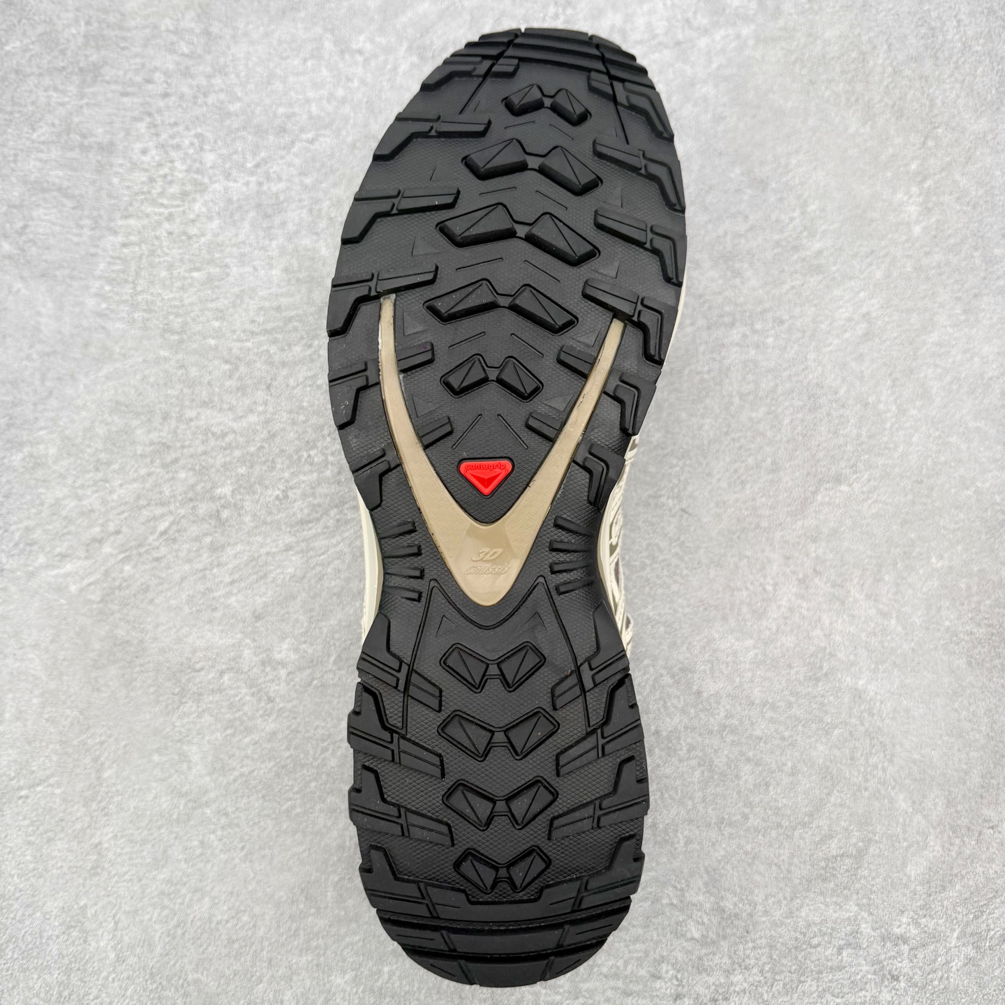 图片[9]-＃PK4.0 Salomon XT-QUEST ADV 萨洛蒙潮流越野机能户外功能鞋 基于市场现有版本全新升级调整改良 现阶段市场最强产物 全新主色陆续出货 大底描漆工整零瑕疵 鞋头定型弧度完美 纯原外贸平台特供订单 耗时半年巨作 全套原纸板楦头开发 原厂特供网布配套加持 确保原汁原味 完美呈现版型 原档数据独家私模五层组合大底 男女鞋同步官方开发至46.5 原装Ortholite轻量化鞋垫 中底布带钢印编号 原厂TPU锁扣 进口港宝加持 后跟自然饱满 还原公司包裹性 基于 SALOMON 初代 XT 鞋身造型并搭载 4D ADVANCED CHASSIS™ 大底打造而成 为这款 XT-QUEST 带来了多项足部控制与保护等功能性 如在运动过程中控制左右晃动的过程而提高稳定性、改善长途越野过程中足中到足尖的过渡、提高感知岩石的精确度以抵抗尖锐物体对脚底的伤害以及采用动态缓冲来增强穿着舒适感 从而减轻疲劳感 使XT-QUEST 成为一双舒适且安全的户外之履 尺码：36 36.5 37.5 38 38.5 39 40 40.5 41 42 42.5 43 44 44.5 45-选品中心