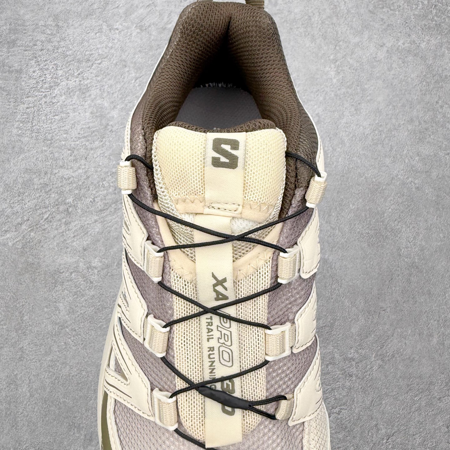 图片[5]-＃PK4.0 Salomon XT-QUEST ADV 萨洛蒙潮流越野机能户外功能鞋 基于市场现有版本全新升级调整改良 现阶段市场最强产物 全新主色陆续出货 大底描漆工整零瑕疵 鞋头定型弧度完美 纯原外贸平台特供订单 耗时半年巨作 全套原纸板楦头开发 原厂特供网布配套加持 确保原汁原味 完美呈现版型 原档数据独家私模五层组合大底 男女鞋同步官方开发至46.5 原装Ortholite轻量化鞋垫 中底布带钢印编号 原厂TPU锁扣 进口港宝加持 后跟自然饱满 还原公司包裹性 基于 SALOMON 初代 XT 鞋身造型并搭载 4D ADVANCED CHASSIS™ 大底打造而成 为这款 XT-QUEST 带来了多项足部控制与保护等功能性 如在运动过程中控制左右晃动的过程而提高稳定性、改善长途越野过程中足中到足尖的过渡、提高感知岩石的精确度以抵抗尖锐物体对脚底的伤害以及采用动态缓冲来增强穿着舒适感 从而减轻疲劳感 使XT-QUEST 成为一双舒适且安全的户外之履 尺码：36 36.5 37.5 38 38.5 39 40 40.5 41 42 42.5 43 44 44.5 45-选品中心