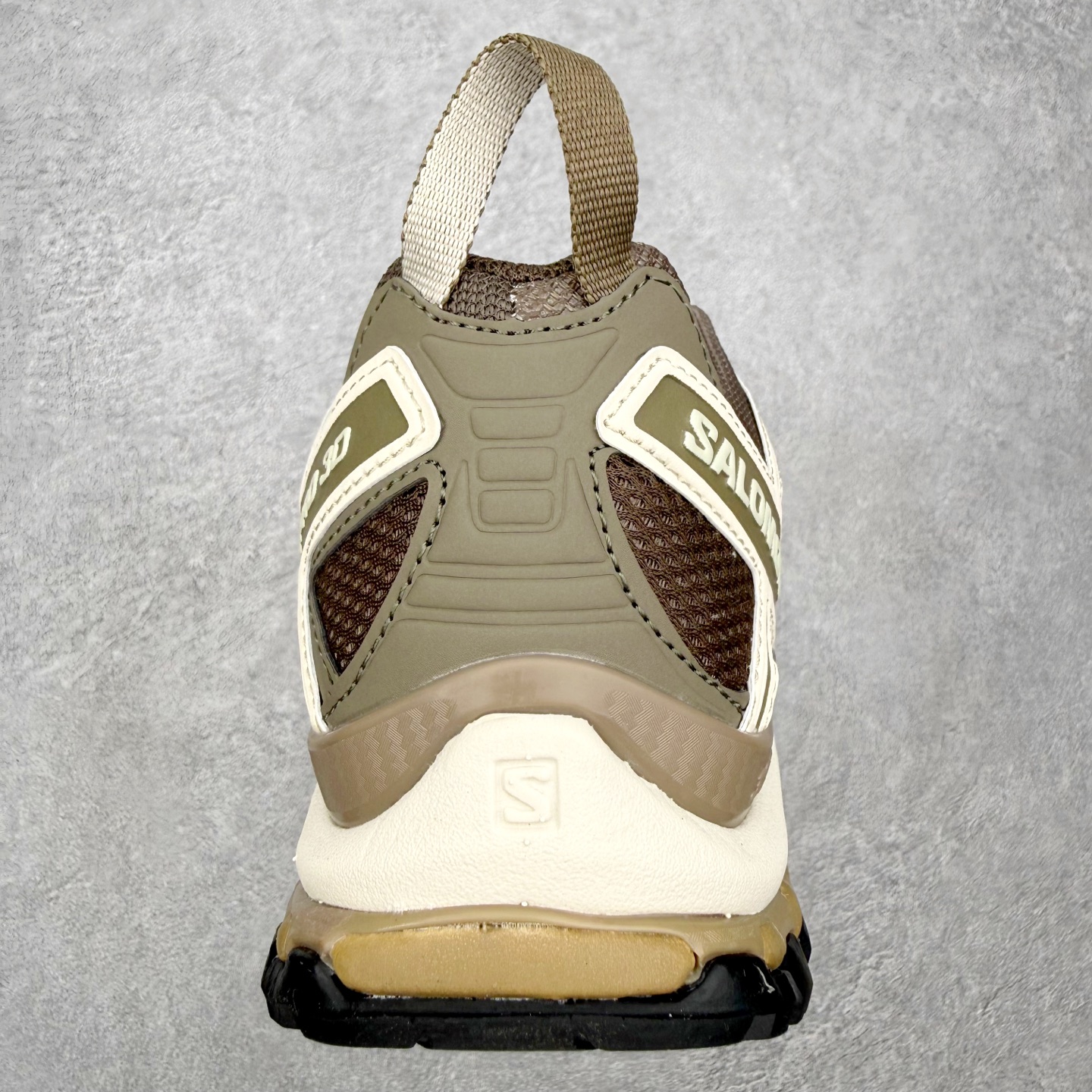 图片[8]-＃PK4.0 Salomon XT-QUEST ADV 萨洛蒙潮流越野机能户外功能鞋 基于市场现有版本全新升级调整改良 现阶段市场最强产物 全新主色陆续出货 大底描漆工整零瑕疵 鞋头定型弧度完美 纯原外贸平台特供订单 耗时半年巨作 全套原纸板楦头开发 原厂特供网布配套加持 确保原汁原味 完美呈现版型 原档数据独家私模五层组合大底 男女鞋同步官方开发至46.5 原装Ortholite轻量化鞋垫 中底布带钢印编号 原厂TPU锁扣 进口港宝加持 后跟自然饱满 还原公司包裹性 基于 SALOMON 初代 XT 鞋身造型并搭载 4D ADVANCED CHASSIS™ 大底打造而成 为这款 XT-QUEST 带来了多项足部控制与保护等功能性 如在运动过程中控制左右晃动的过程而提高稳定性、改善长途越野过程中足中到足尖的过渡、提高感知岩石的精确度以抵抗尖锐物体对脚底的伤害以及采用动态缓冲来增强穿着舒适感 从而减轻疲劳感 使XT-QUEST 成为一双舒适且安全的户外之履 尺码：36 36.5 37.5 38 38.5 39 40 40.5 41 42 42.5 43 44 44.5 45-选品中心