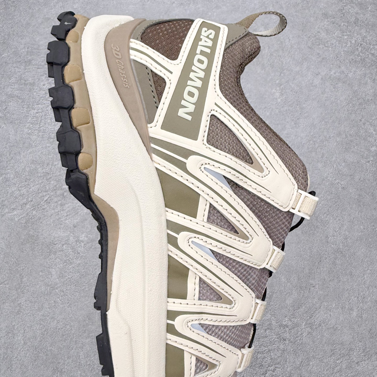 图片[6]-＃PK4.0 Salomon XT-QUEST ADV 萨洛蒙潮流越野机能户外功能鞋 基于市场现有版本全新升级调整改良 现阶段市场最强产物 全新主色陆续出货 大底描漆工整零瑕疵 鞋头定型弧度完美 纯原外贸平台特供订单 耗时半年巨作 全套原纸板楦头开发 原厂特供网布配套加持 确保原汁原味 完美呈现版型 原档数据独家私模五层组合大底 男女鞋同步官方开发至46.5 原装Ortholite轻量化鞋垫 中底布带钢印编号 原厂TPU锁扣 进口港宝加持 后跟自然饱满 还原公司包裹性 基于 SALOMON 初代 XT 鞋身造型并搭载 4D ADVANCED CHASSIS™ 大底打造而成 为这款 XT-QUEST 带来了多项足部控制与保护等功能性 如在运动过程中控制左右晃动的过程而提高稳定性、改善长途越野过程中足中到足尖的过渡、提高感知岩石的精确度以抵抗尖锐物体对脚底的伤害以及采用动态缓冲来增强穿着舒适感 从而减轻疲劳感 使XT-QUEST 成为一双舒适且安全的户外之履 尺码：36 36.5 37.5 38 38.5 39 40 40.5 41 42 42.5 43 44 44.5 45-选品中心