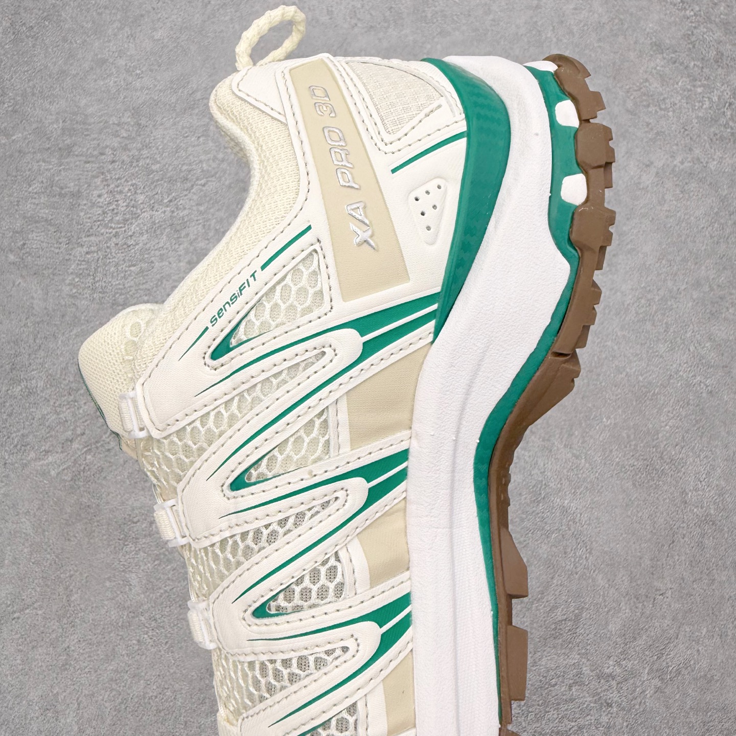 图片[7]-＃PK4.0 Salomon XT-QUEST ADV 萨洛蒙潮流越野机能户外功能鞋 基于市场现有版本全新升级调整改良 现阶段市场最强产物 全新主色陆续出货 大底描漆工整零瑕疵 鞋头定型弧度完美 纯原外贸平台特供订单 耗时半年巨作 全套原纸板楦头开发 原厂特供网布配套加持 确保原汁原味 完美呈现版型 原档数据独家私模五层组合大底 男女鞋同步官方开发至46.5 原装Ortholite轻量化鞋垫 中底布带钢印编号 原厂TPU锁扣 进口港宝加持 后跟自然饱满 还原公司包裹性 基于 SALOMON 初代 XT 鞋身造型并搭载 4D ADVANCED CHASSIS™ 大底打造而成 为这款 XT-QUEST 带来了多项足部控制与保护等功能性 如在运动过程中控制左右晃动的过程而提高稳定性、改善长途越野过程中足中到足尖的过渡、提高感知岩石的精确度以抵抗尖锐物体对脚底的伤害以及采用动态缓冲来增强穿着舒适感 从而减轻疲劳感 使XT-QUEST 成为一双舒适且安全的户外之履 尺码：36 36.5 37.5 38 38.5 39 40 40.5 41 42 42.5 43 44 44.5 45-选品中心