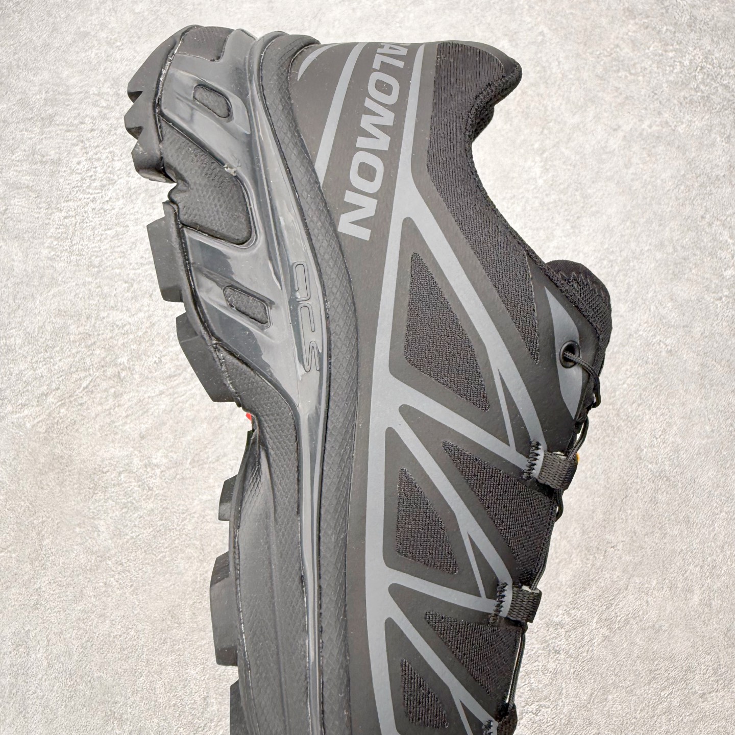 图片[6]-＃PK4.0 Salomon XT-6 萨洛蒙复古潮流户外机能登山跑鞋 纯原外贸平台特供订单 耗时半年巨作 全套原纸板楦头开发 原厂特供网布配套加持 确保原汁原味 完美呈现版型 原档数据独家私模五层组合大底 原装Ortholite轻量化鞋垫 中底布带钢印编号 原厂TPU锁扣 进口港宝加持 后跟自然饱满 还原公司包裹性 鞋面以“锯齿”状的包裹系统呈现 在基色底之下加入了各种色点缀 将公司的最新技术和时尚前卫的造型融入耐用的长跑款式中 鞋面由 TPU 薄膜制成 并焊接在高耐磨网眼上 使其既时尚又坚固 由 ACS底盘支撑 可增强稳定性和支撑力 以及由橡胶凸耳 Contragrip外底覆盖的 EVA 缓冲中底 旨在应对崎岖的地形 鞋舌上的彩色Salomon 标签、Quicklace 系统以及鞋头、鞋舌和鞋跟上的附加品牌使细节更加完美 让穿着者可以轻松驾驭户外与通勤下的任何运动生活场景 无缝鞋身户外随意纵横 颜值与脚感兼备 出街通勤 绝对非常吸睛 你值得拥有 尺码：36 36.5 37.5 38 38.5 39 40 40.5 41 42 42.5 43 44 44.5 45 注意：偏小1码-选品中心