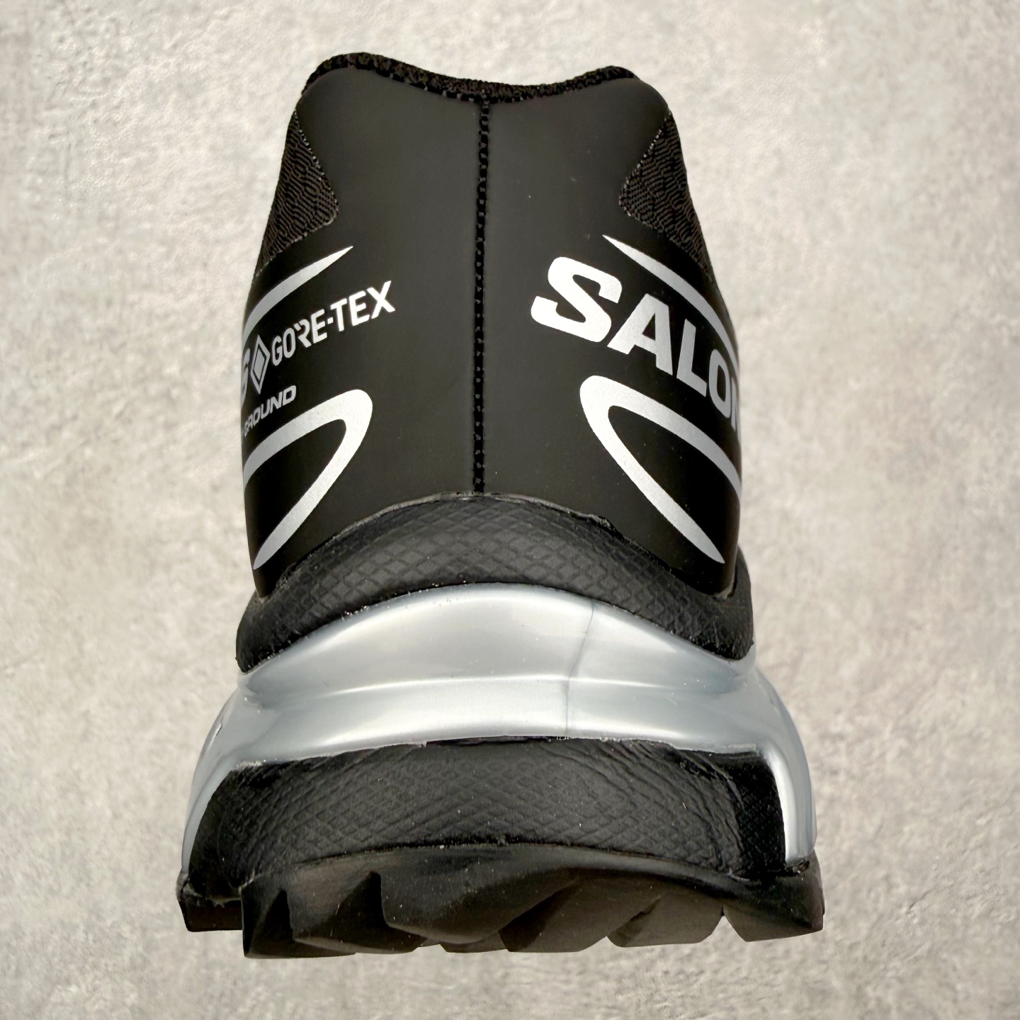 图片[8]-＃PK4.0 Salomon XT-6 萨洛蒙复古潮流户外机能登山跑鞋 纯原外贸平台特供订单 耗时半年巨作 全套原纸板楦头开发 原厂特供网布配套加持 确保原汁原味 完美呈现版型 原档数据独家私模五层组合大底 原装Ortholite轻量化鞋垫 中底布带钢印编号 原厂TPU锁扣 进口港宝加持 后跟自然饱满 还原公司包裹性 鞋面以“锯齿”状的包裹系统呈现 在基色底之下加入了各种色点缀 将公司的最新技术和时尚前卫的造型融入耐用的长跑款式中 鞋面由 TPU 薄膜制成 并焊接在高耐磨网眼上 使其既时尚又坚固 由 ACS底盘支撑 可增强稳定性和支撑力 以及由橡胶凸耳 Contragrip外底覆盖的 EVA 缓冲中底 旨在应对崎岖的地形 鞋舌上的彩色Salomon 标签、Quicklace 系统以及鞋头、鞋舌和鞋跟上的附加品牌使细节更加完美 让穿着者可以轻松驾驭户外与通勤下的任何运动生活场景 无缝鞋身户外随意纵横 颜值与脚感兼备 出街通勤 绝对非常吸睛 你值得拥有 尺码：36 36.5 37.5 38 38.5 39 40 40.5 41 42 42.5 43 44 44.5 45 注意：偏小1码-选品中心