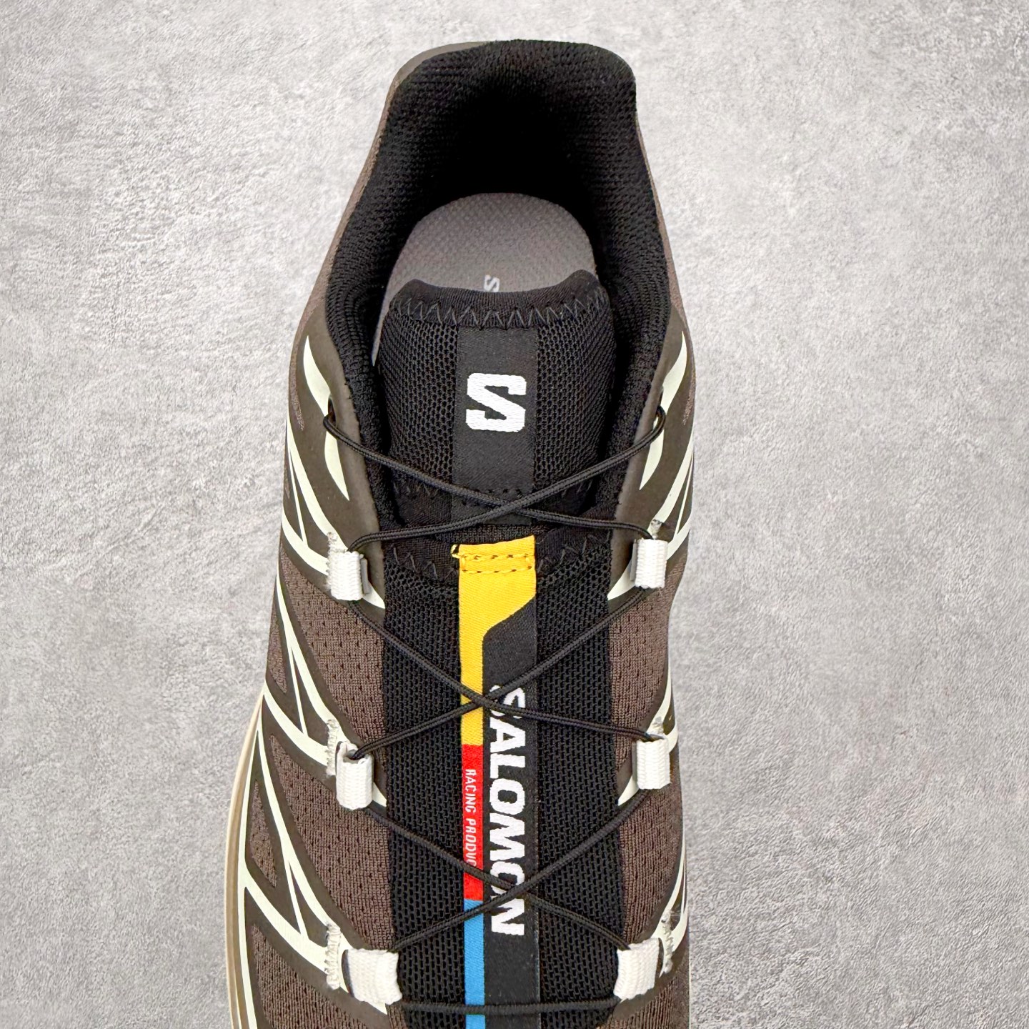图片[5]-＃PK4.0 Salomon XT-6 萨洛蒙复古潮流户外机能登山跑鞋 纯原外贸平台特供订单 耗时半年巨作 全套原纸板楦头开发 原厂特供网布配套加持 确保原汁原味 完美呈现版型 原档数据独家私模五层组合大底 原装Ortholite轻量化鞋垫 中底布带钢印编号 原厂TPU锁扣 进口港宝加持 后跟自然饱满 还原公司包裹性 鞋面以“锯齿”状的包裹系统呈现 在基色底之下加入了各种色点缀 将公司的最新技术和时尚前卫的造型融入耐用的长跑款式中 鞋面由 TPU 薄膜制成 并焊接在高耐磨网眼上 使其既时尚又坚固 由 ACS底盘支撑 可增强稳定性和支撑力 以及由橡胶凸耳 Contragrip外底覆盖的 EVA 缓冲中底 旨在应对崎岖的地形 鞋舌上的彩色Salomon 标签、Quicklace 系统以及鞋头、鞋舌和鞋跟上的附加品牌使细节更加完美 让穿着者可以轻松驾驭户外与通勤下的任何运动生活场景 无缝鞋身户外随意纵横 颜值与脚感兼备 出街通勤 绝对非常吸睛 你值得拥有 尺码：36 36.5 37.5 38 38.5 39 40 40.5 41 42 42.5 43 44 44.5 45 注意：偏小1码-选品中心