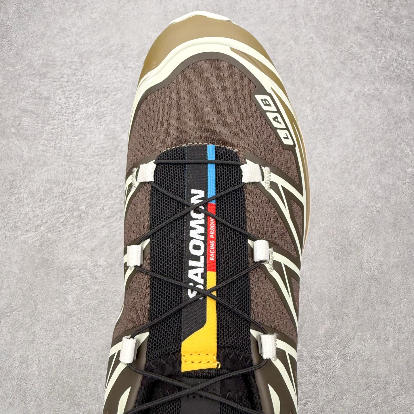 图片[4]-＃PK4.0 Salomon XT-6 萨洛蒙复古潮流户外机能登山跑鞋 纯原外贸平台特供订单 耗时半年巨作 全套原纸板楦头开发 原厂特供网布配套加持 确保原汁原味 完美呈现版型 原档数据独家私模五层组合大底 原装Ortholite轻量化鞋垫 中底布带钢印编号 原厂TPU锁扣 进口港宝加持 后跟自然饱满 还原公司包裹性 鞋面以“锯齿”状的包裹系统呈现 在基色底之下加入了各种色点缀 将公司的最新技术和时尚前卫的造型融入耐用的长跑款式中 鞋面由 TPU 薄膜制成 并焊接在高耐磨网眼上 使其既时尚又坚固 由 ACS底盘支撑 可增强稳定性和支撑力 以及由橡胶凸耳 Contragrip外底覆盖的 EVA 缓冲中底 旨在应对崎岖的地形 鞋舌上的彩色Salomon 标签、Quicklace 系统以及鞋头、鞋舌和鞋跟上的附加品牌使细节更加完美 让穿着者可以轻松驾驭户外与通勤下的任何运动生活场景 无缝鞋身户外随意纵横 颜值与脚感兼备 出街通勤 绝对非常吸睛 你值得拥有 尺码：36 36.5 37.5 38 38.5 39 40 40.5 41 42 42.5 43 44 44.5 45 注意：偏小1码-选品中心