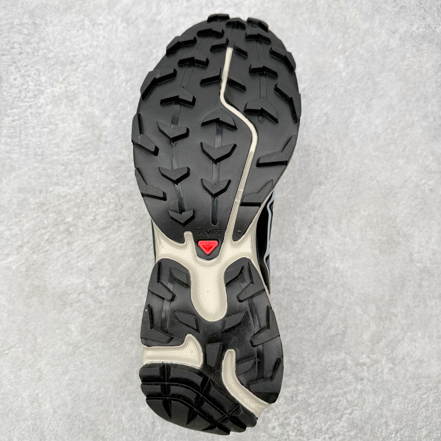 图片[9]-＃PK4.0 Salomon XT-6 萨洛蒙复古潮流户外机能登山跑鞋 纯原外贸平台特供订单 耗时半年巨作 全套原纸板楦头开发 原厂特供网布配套加持 确保原汁原味 完美呈现版型 原档数据独家私模五层组合大底 原装Ortholite轻量化鞋垫 中底布带钢印编号 原厂TPU锁扣 进口港宝加持 后跟自然饱满 还原公司包裹性 鞋面以“锯齿”状的包裹系统呈现 在基色底之下加入了各种色点缀 将公司的最新技术和时尚前卫的造型融入耐用的长跑款式中 鞋面由 TPU 薄膜制成 并焊接在高耐磨网眼上 使其既时尚又坚固 由 ACS底盘支撑 可增强稳定性和支撑力 以及由橡胶凸耳 Contragrip外底覆盖的 EVA 缓冲中底 旨在应对崎岖的地形 鞋舌上的彩色Salomon 标签、Quicklace 系统以及鞋头、鞋舌和鞋跟上的附加品牌使细节更加完美 让穿着者可以轻松驾驭户外与通勤下的任何运动生活场景 无缝鞋身户外随意纵横 颜值与脚感兼备 出街通勤 绝对非常吸睛 你值得拥有 尺码：36 36.5 37.5 38 38.5 39 40 40.5 41 42 42.5 43 44 44.5 45 注意：偏小1码-选品中心