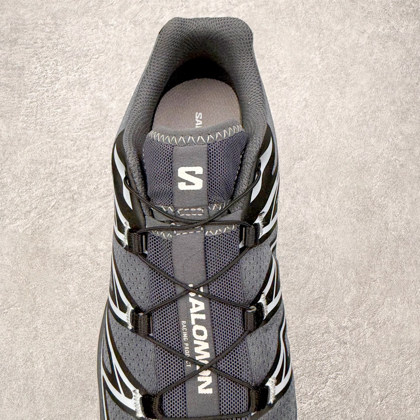 图片[5]-＃PK4.0 Salomon XT-6 萨洛蒙复古潮流户外机能登山跑鞋 纯原外贸平台特供订单 耗时半年巨作 全套原纸板楦头开发 原厂特供网布配套加持 确保原汁原味 完美呈现版型 原档数据独家私模五层组合大底 原装Ortholite轻量化鞋垫 中底布带钢印编号 原厂TPU锁扣 进口港宝加持 后跟自然饱满 还原公司包裹性 鞋面以“锯齿”状的包裹系统呈现 在基色底之下加入了各种色点缀 将公司的最新技术和时尚前卫的造型融入耐用的长跑款式中 鞋面由 TPU 薄膜制成 并焊接在高耐磨网眼上 使其既时尚又坚固 由 ACS底盘支撑 可增强稳定性和支撑力 以及由橡胶凸耳 Contragrip外底覆盖的 EVA 缓冲中底 旨在应对崎岖的地形 鞋舌上的彩色Salomon 标签、Quicklace 系统以及鞋头、鞋舌和鞋跟上的附加品牌使细节更加完美 让穿着者可以轻松驾驭户外与通勤下的任何运动生活场景 无缝鞋身户外随意纵横 颜值与脚感兼备 出街通勤 绝对非常吸睛 你值得拥有 尺码：36 36.5 37.5 38 38.5 39 40 40.5 41 42 42.5 43 44 44.5 45 注意：偏小1码-选品中心