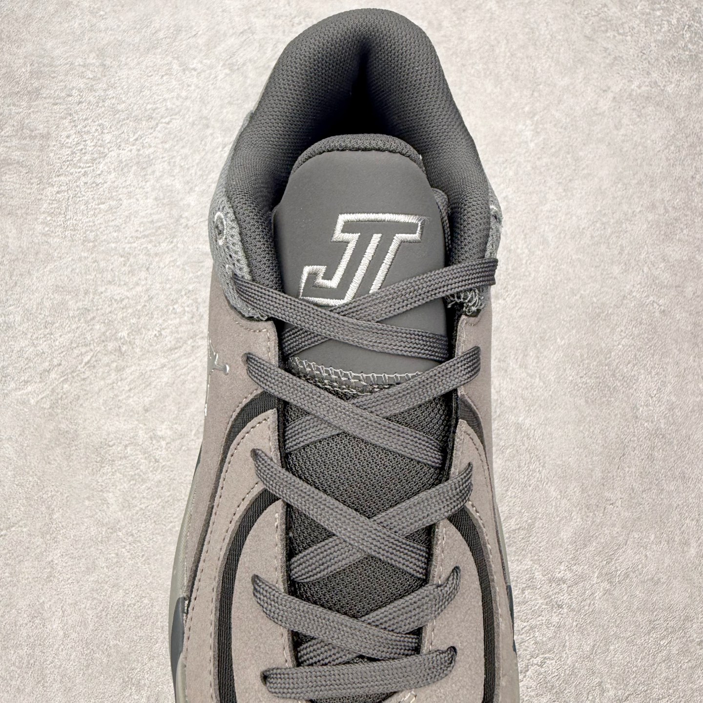 图片[5]-Jordan Tatum 4 Premium PF 塔图姆舒适耐用支撑回弹篮球鞋 实拍调校N版已经零色差零失真 百分百还原实物色彩所见即所得 不存在货不对板色差等低级问题 选购参考实物拍摄 不混卖不参货 只用心做好货严格选品 承诺混一赔十 尺码：40 40.5 41 42 42.5 43 44 44.5 45 46-选品中心