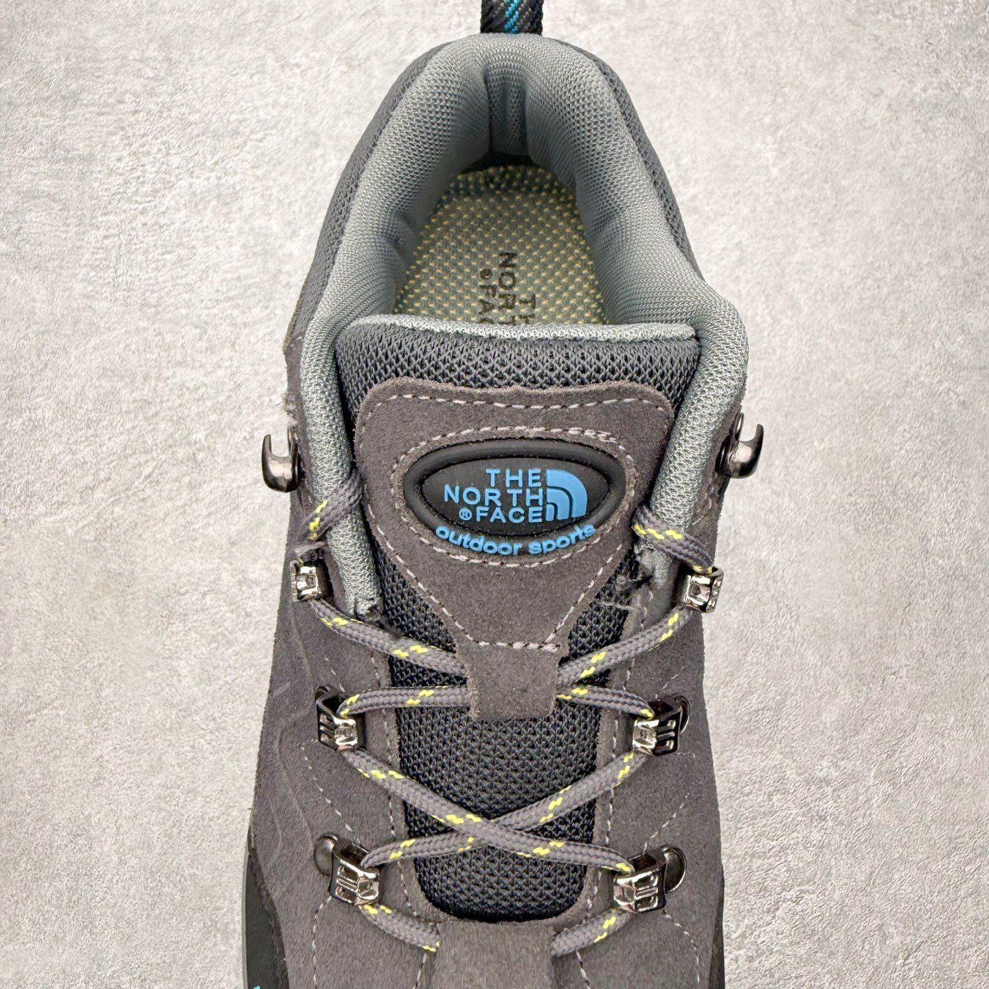 图片[5]-The North Face 北面乐斯菲斯户外运动休闲登山鞋越野徒步鞋 广东大厂品质 面料采用进口磨砂牛皮 鞋底采用Vibram黄金大底 专门为鞋底设计的橡胶以出色的耐磨性 良好的防滑性或得不少户外运动爱好者的喜欢 专业户外登山品牌（北面）The North Face自1966年创立，由两位热爱登山徒步的年轻登山者于美西旧金山开创，不断透过研发与创新，并且将最先进的技术结合在服装与鞋款设计，生产多种外型帅气且专业能力非常强的户外运动装备而备受欢迎。尺码：39-45（运动鞋码）-选品中心