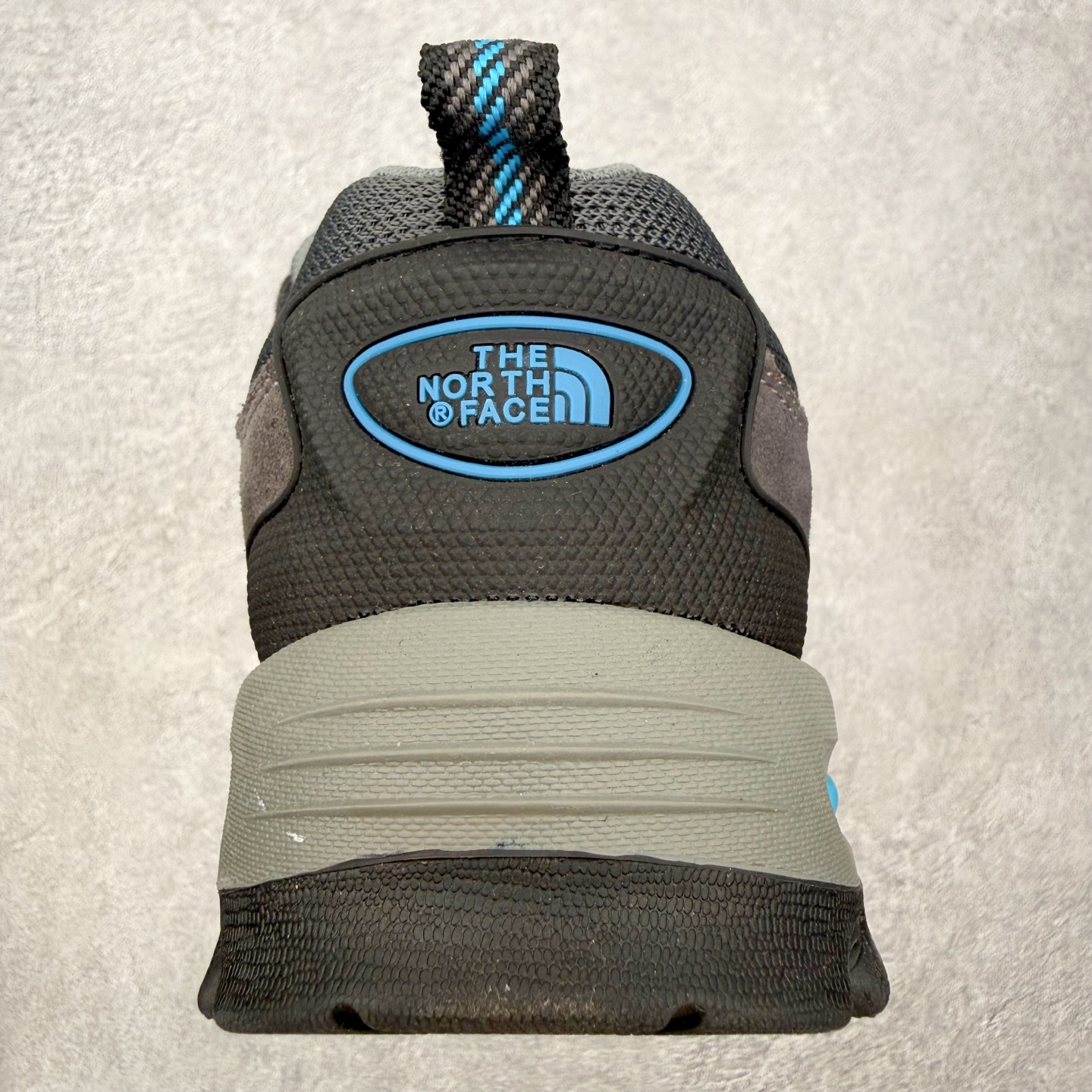 图片[8]-The North Face 北面乐斯菲斯户外运动休闲登山鞋越野徒步鞋 广东大厂品质 面料采用进口磨砂牛皮 鞋底采用Vibram黄金大底 专门为鞋底设计的橡胶以出色的耐磨性 良好的防滑性或得不少户外运动爱好者的喜欢 专业户外登山品牌（北面）The North Face自1966年创立，由两位热爱登山徒步的年轻登山者于美西旧金山开创，不断透过研发与创新，并且将最先进的技术结合在服装与鞋款设计，生产多种外型帅气且专业能力非常强的户外运动装备而备受欢迎。尺码：39-45（运动鞋码）-选品中心