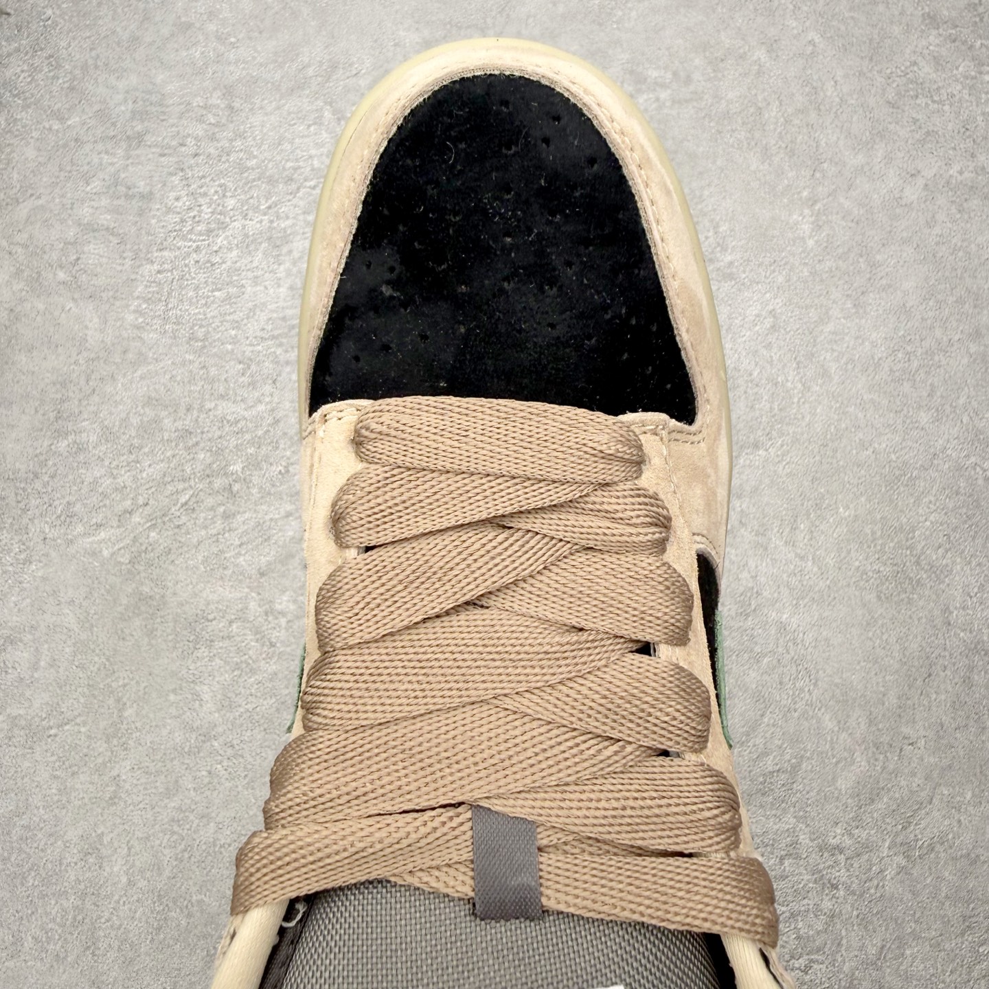 图片[4]-＃F版 NK Dunk SB Low 时尚舒适 防滑耐磨低帮板鞋 HJ0367-200 实力大厂出品 新配色陆续开发 利润个位数只为口碑 全套原纸板楦头开发 确保原汁原味 完美呈现DUNK版型 一比一鞋头弧度高度鞋身弧度 此版本只针对中端市场 皮料材质有所更替 其他数据细节工艺流程均保持一致 绝不口嗨 细节品控鞋型随意对比 独家私模官方第六代原厂航空铝磨具打磨大底 鞋头坡度极致还原 无解鞋型 原盒原配 圈内天花板工艺 原厂玻璃冲刀 超高清洁度 全鞋零毛边皮料切割 原厂中底布点胶 中底布拉帮走线遵循公司 尺码：36 36.5 37.5 38 38.5 39 40 40.5 41 42 42.5 43 44 44.5 45 46-选品中心