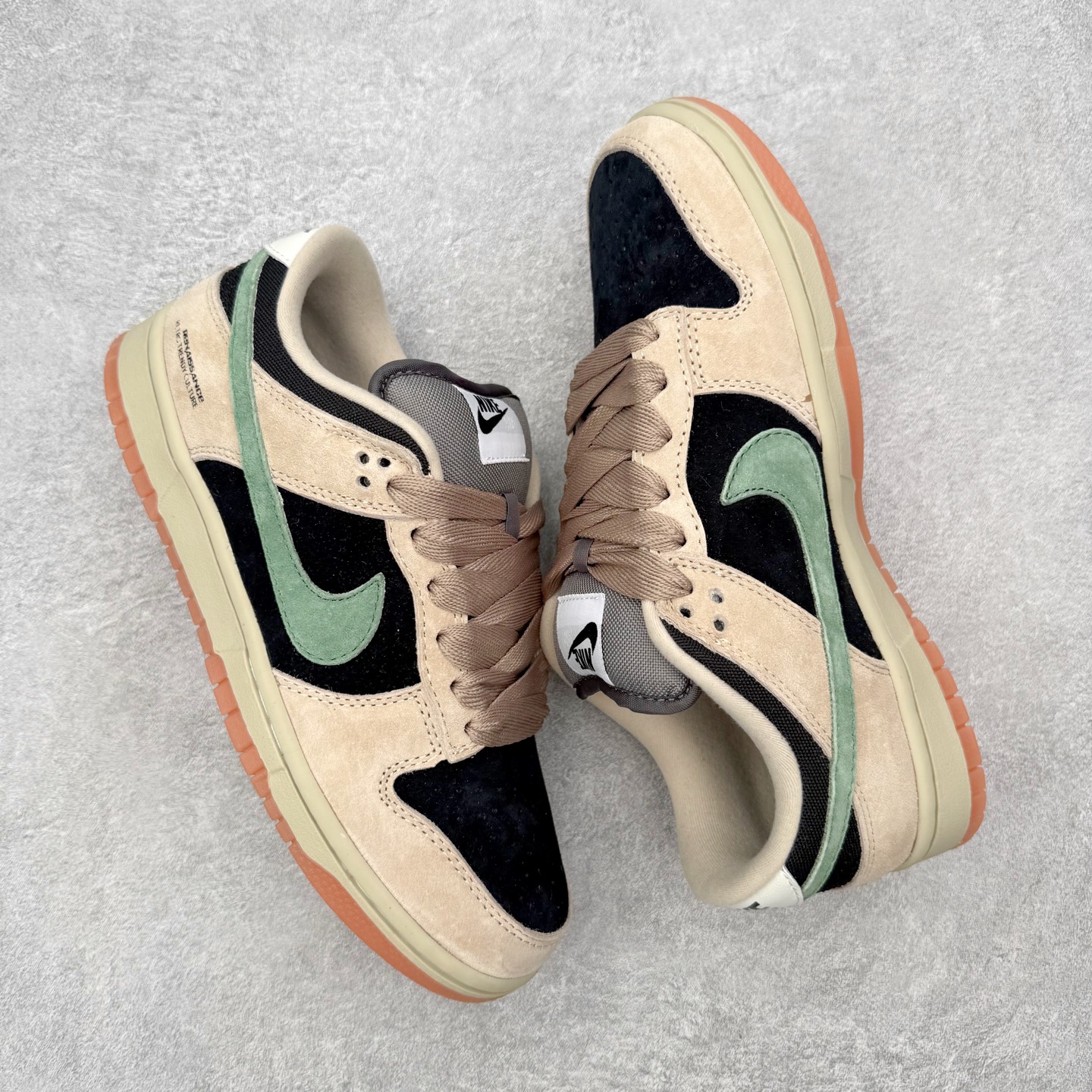 图片[3]-＃F版 NK Dunk SB Low 时尚舒适 防滑耐磨低帮板鞋 HJ0367-200 实力大厂出品 新配色陆续开发 利润个位数只为口碑 全套原纸板楦头开发 确保原汁原味 完美呈现DUNK版型 一比一鞋头弧度高度鞋身弧度 此版本只针对中端市场 皮料材质有所更替 其他数据细节工艺流程均保持一致 绝不口嗨 细节品控鞋型随意对比 独家私模官方第六代原厂航空铝磨具打磨大底 鞋头坡度极致还原 无解鞋型 原盒原配 圈内天花板工艺 原厂玻璃冲刀 超高清洁度 全鞋零毛边皮料切割 原厂中底布点胶 中底布拉帮走线遵循公司 尺码：36 36.5 37.5 38 38.5 39 40 40.5 41 42 42.5 43 44 44.5 45 46-选品中心