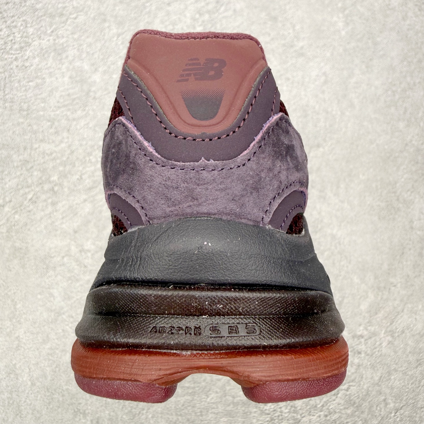 图片[8]-New Balance NB2010系列新百伦经典复古休闲运动板鞋 以ENCAP中底配以升级版 N-ERGY缓震物料 鞋面则采用特色的柔软麂皮搭以NewBalance经典的尼龙网布 低调中还原跑鞋本真 更年轻化的设计理念与材质 让新世代青年得以用全新视角体验经典鞋款的传奇魅力尺码：36 37 37.5 38 38.5 39.5 40 40.5 41.5 42 42.5 43 44 45-选品中心