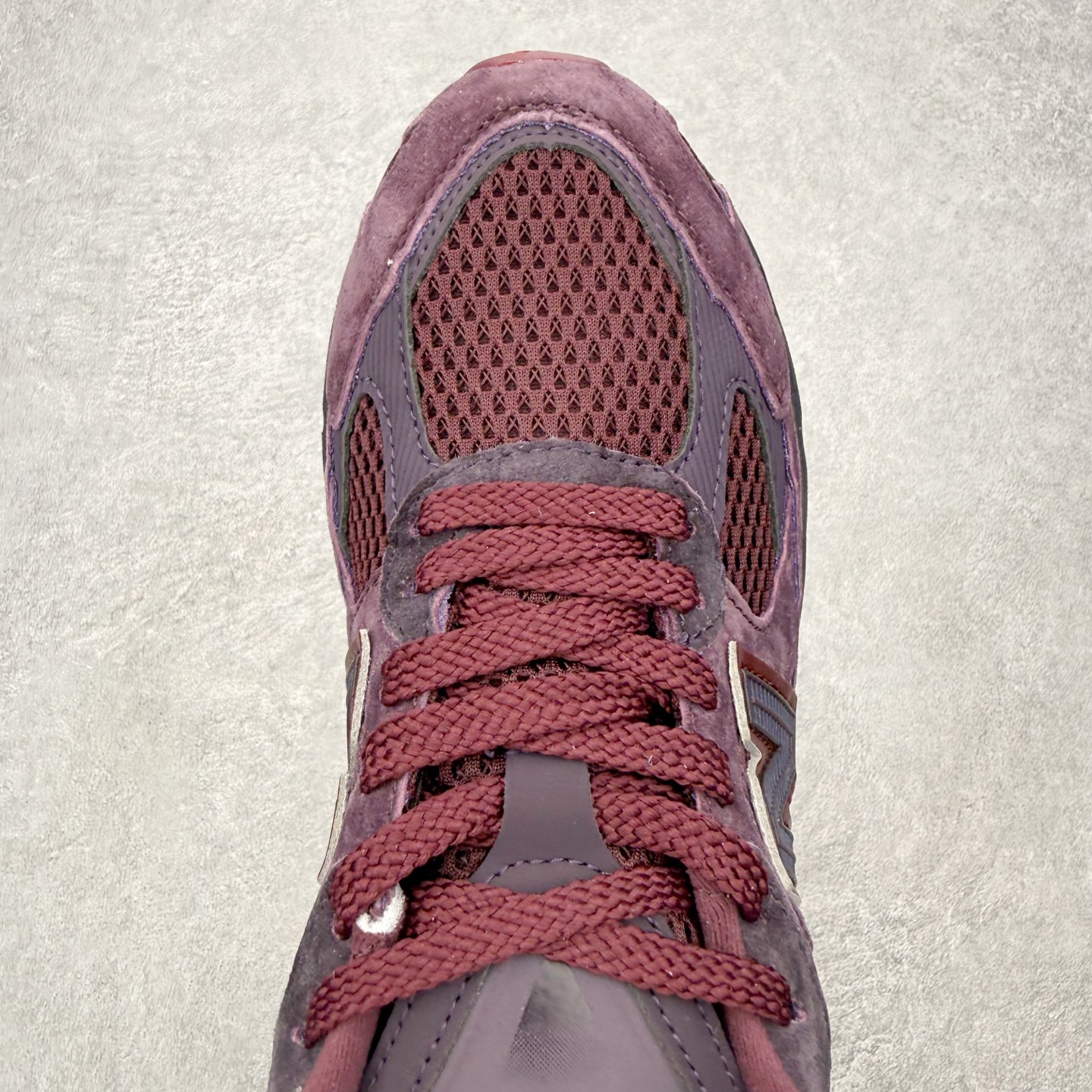 图片[4]-New Balance NB2010系列新百伦经典复古休闲运动板鞋 以ENCAP中底配以升级版 N-ERGY缓震物料 鞋面则采用特色的柔软麂皮搭以NewBalance经典的尼龙网布 低调中还原跑鞋本真 更年轻化的设计理念与材质 让新世代青年得以用全新视角体验经典鞋款的传奇魅力尺码：36 37 37.5 38 38.5 39.5 40 40.5 41.5 42 42.5 43 44 45-选品中心