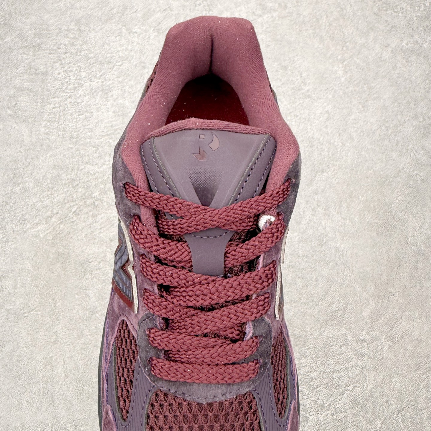图片[5]-New Balance NB2010系列新百伦经典复古休闲运动板鞋 以ENCAP中底配以升级版 N-ERGY缓震物料 鞋面则采用特色的柔软麂皮搭以NewBalance经典的尼龙网布 低调中还原跑鞋本真 更年轻化的设计理念与材质 让新世代青年得以用全新视角体验经典鞋款的传奇魅力尺码：36 37 37.5 38 38.5 39.5 40 40.5 41.5 42 42.5 43 44 45-选品中心