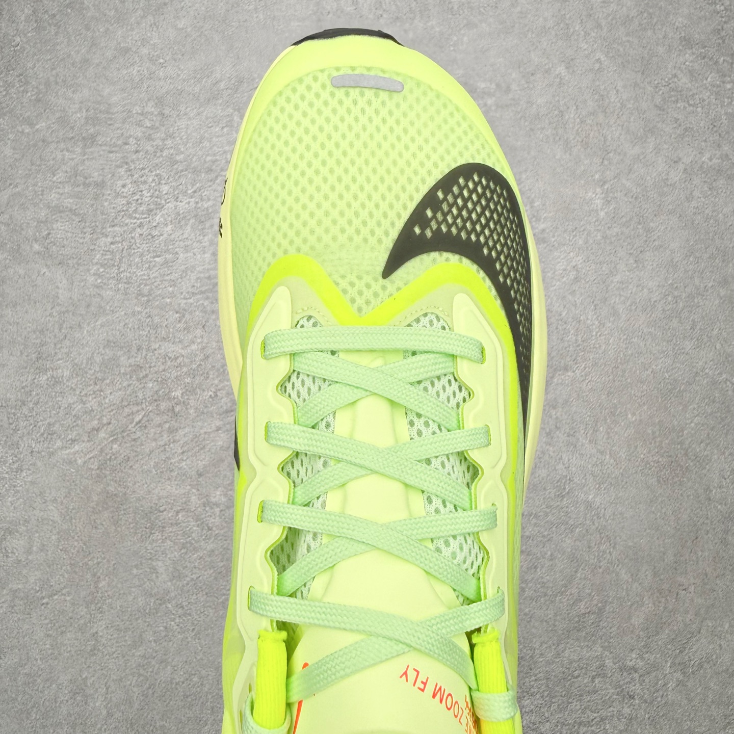 图片[4]-＃QD纯原 NK ZoomX Invincible Run Flyknit 6 马拉松六代轻量跑鞋飞织低帮休闲运动慢跑鞋 FN8454-701 青岛原单 实体平台特供批次 全网唯一支持实战的跑鞋 原档案数据开发原厂网纱 正确高频花纹 前后掌内置Zoom Air气垫 原装MD大底 脚感完美还原 原盒原配 QC检验、钢印 俱全 原底科技 同步原版 脚感堪比Boost 实拍调校N版已经零色差零失真 百分百还原实物色彩所见即所得 不存在货不对板色差等低级问题 选购参考实物拍摄 不混卖不参货 只用心做好货严格选品 承诺混一赔十 尺码：36 36.5 37.5 38 38.5 39 40 40.5 41 42 42.5 43 44 44.5 45-选品中心