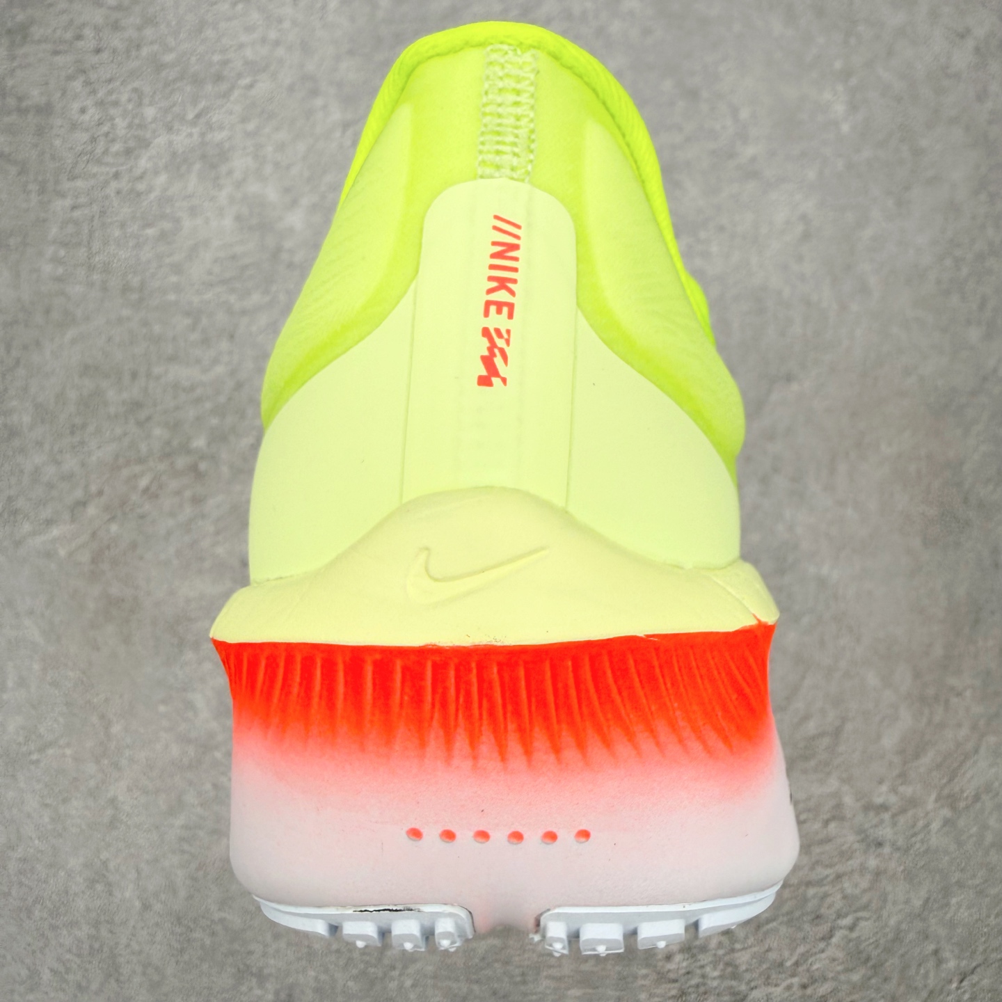 图片[8]-＃QD纯原 NK ZoomX Invincible Run Flyknit 6 马拉松六代轻量跑鞋飞织低帮休闲运动慢跑鞋 FN8454-701 青岛原单 实体平台特供批次 全网唯一支持实战的跑鞋 原档案数据开发原厂网纱 正确高频花纹 前后掌内置Zoom Air气垫 原装MD大底 脚感完美还原 原盒原配 QC检验、钢印 俱全 原底科技 同步原版 脚感堪比Boost 实拍调校N版已经零色差零失真 百分百还原实物色彩所见即所得 不存在货不对板色差等低级问题 选购参考实物拍摄 不混卖不参货 只用心做好货严格选品 承诺混一赔十 尺码：36 36.5 37.5 38 38.5 39 40 40.5 41 42 42.5 43 44 44.5 45-选品中心
