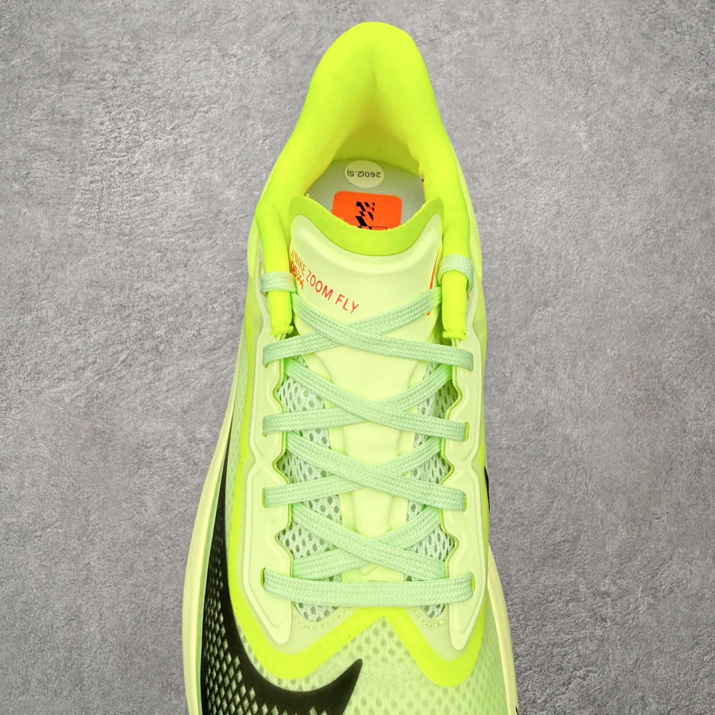 图片[5]-＃QD纯原 NK ZoomX Invincible Run Flyknit 6 马拉松六代轻量跑鞋飞织低帮休闲运动慢跑鞋 FN8454-701 青岛原单 实体平台特供批次 全网唯一支持实战的跑鞋 原档案数据开发原厂网纱 正确高频花纹 前后掌内置Zoom Air气垫 原装MD大底 脚感完美还原 原盒原配 QC检验、钢印 俱全 原底科技 同步原版 脚感堪比Boost 实拍调校N版已经零色差零失真 百分百还原实物色彩所见即所得 不存在货不对板色差等低级问题 选购参考实物拍摄 不混卖不参货 只用心做好货严格选品 承诺混一赔十 尺码：36 36.5 37.5 38 38.5 39 40 40.5 41 42 42.5 43 44 44.5 45-选品中心