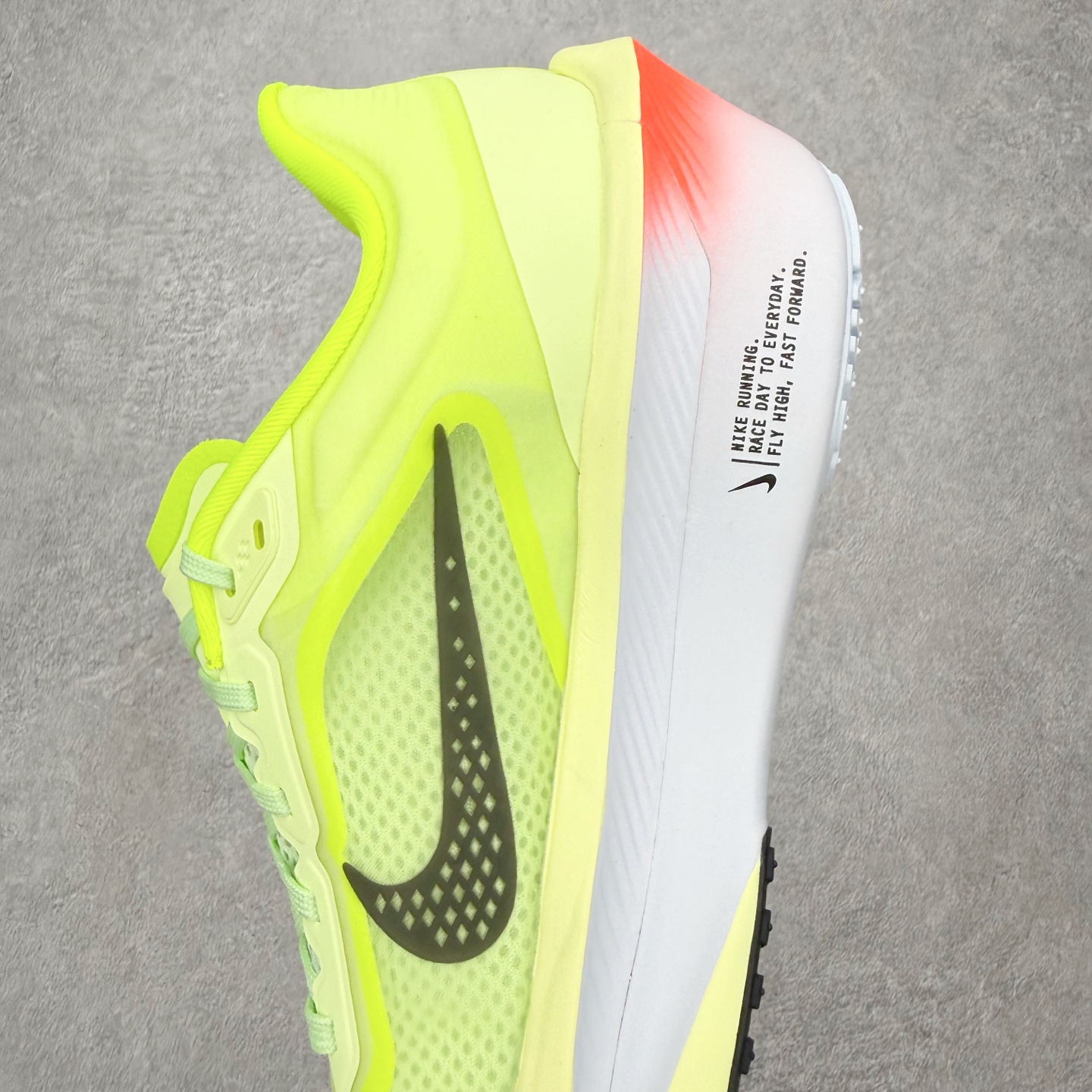 图片[7]-＃QD纯原 NK ZoomX Invincible Run Flyknit 6 马拉松六代轻量跑鞋飞织低帮休闲运动慢跑鞋 FN8454-701 青岛原单 实体平台特供批次 全网唯一支持实战的跑鞋 原档案数据开发原厂网纱 正确高频花纹 前后掌内置Zoom Air气垫 原装MD大底 脚感完美还原 原盒原配 QC检验、钢印 俱全 原底科技 同步原版 脚感堪比Boost 实拍调校N版已经零色差零失真 百分百还原实物色彩所见即所得 不存在货不对板色差等低级问题 选购参考实物拍摄 不混卖不参货 只用心做好货严格选品 承诺混一赔十 尺码：36 36.5 37.5 38 38.5 39 40 40.5 41 42 42.5 43 44 44.5 45-选品中心