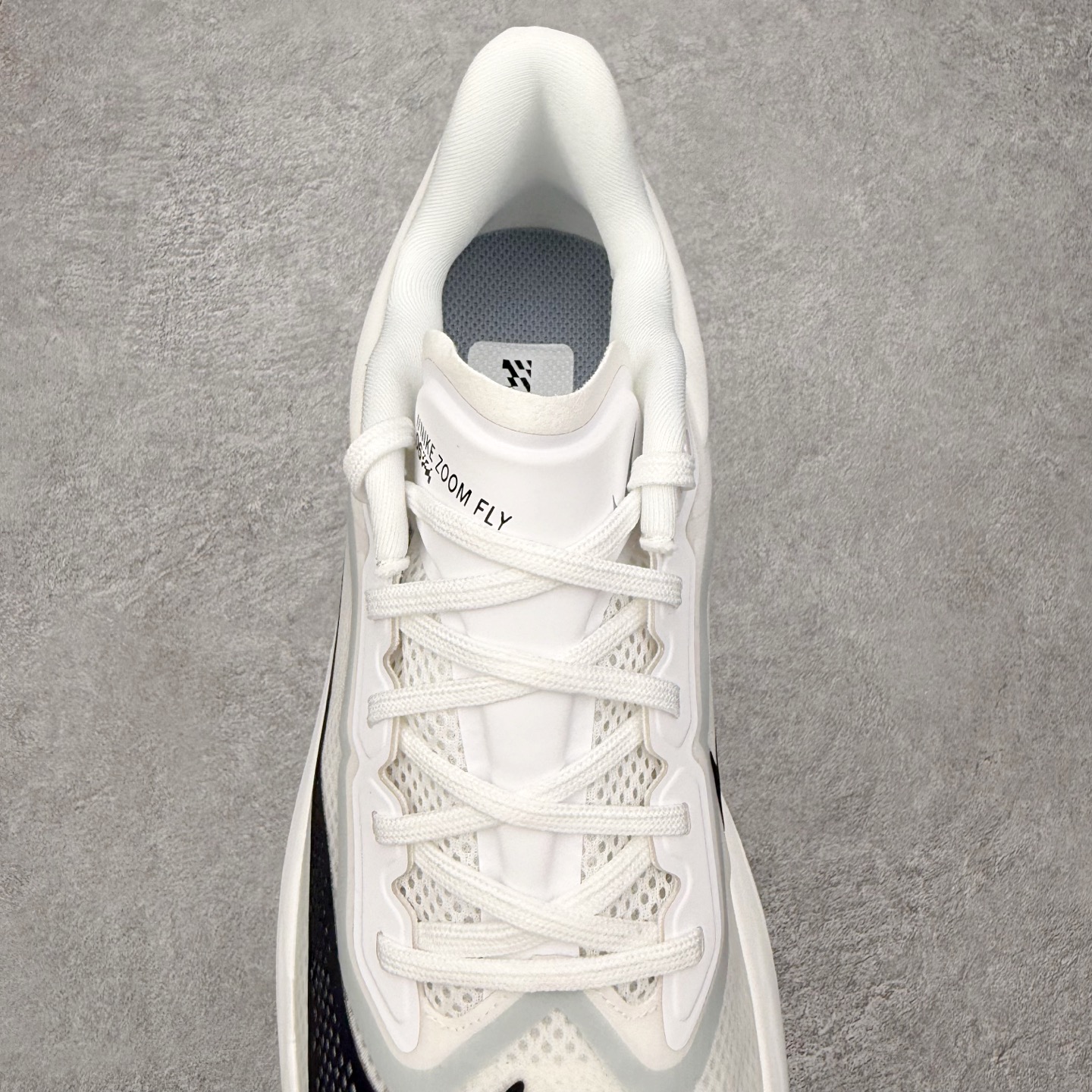 图片[5]-＃QD纯原 NK ZoomX Invincible Run Flyknit 6 马拉松六代轻量跑鞋飞织低帮休闲运动慢跑鞋 FN8454-104 青岛原单 实体平台特供批次 全网唯一支持实战的跑鞋 原档案数据开发原厂网纱 正确高频花纹 前后掌内置Zoom Air气垫 原装MD大底 脚感完美还原 原盒原配 QC检验、钢印 俱全 原底科技 同步原版 脚感堪比Boost 实拍调校N版已经零色差零失真 百分百还原实物色彩所见即所得 不存在货不对板色差等低级问题 选购参考实物拍摄 不混卖不参货 只用心做好货严格选品 承诺混一赔十 尺码：36 36.5 37.5 38 38.5 39 40 40.5 41 42 42.5 43 44 44.5 45-选品中心