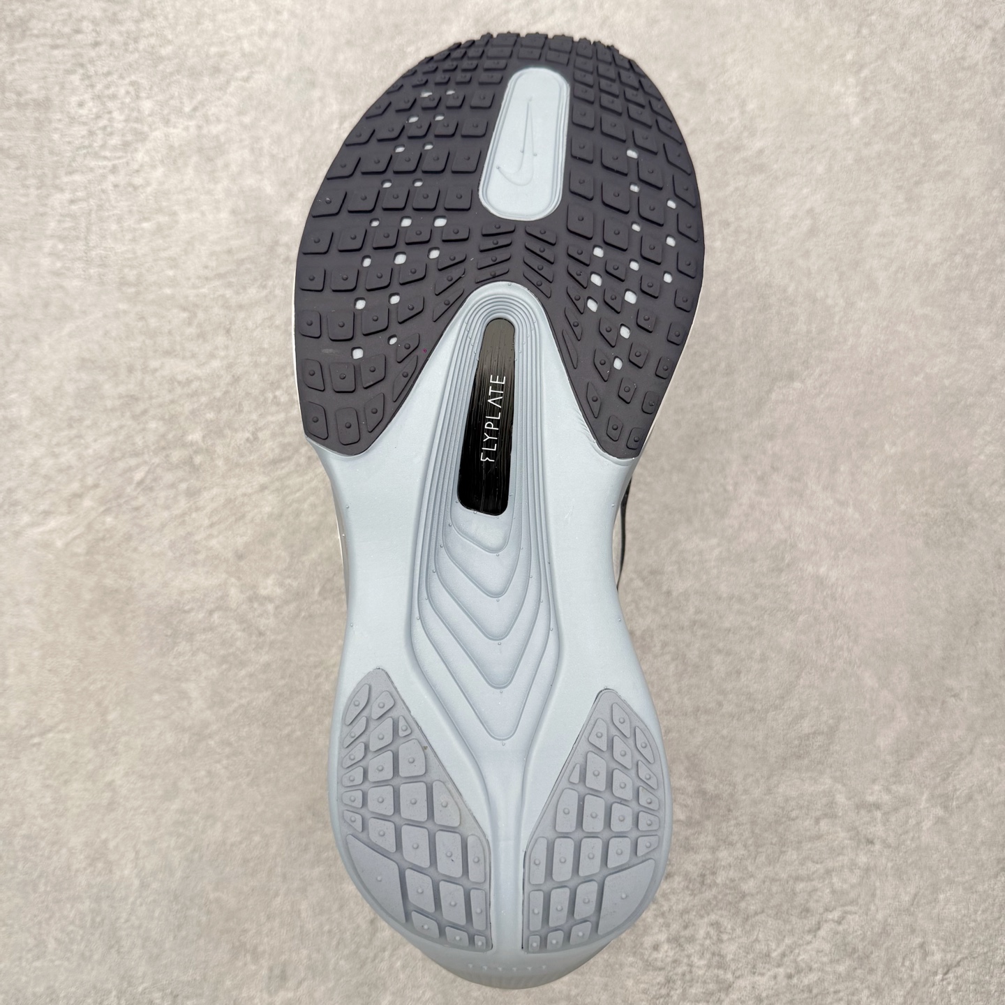 图片[9]-＃QD纯原 NK ZoomX Invincible Run Flyknit 6 马拉松六代轻量跑鞋飞织低帮休闲运动慢跑鞋 FN8454-104 青岛原单 实体平台特供批次 全网唯一支持实战的跑鞋 原档案数据开发原厂网纱 正确高频花纹 前后掌内置Zoom Air气垫 原装MD大底 脚感完美还原 原盒原配 QC检验、钢印 俱全 原底科技 同步原版 脚感堪比Boost 实拍调校N版已经零色差零失真 百分百还原实物色彩所见即所得 不存在货不对板色差等低级问题 选购参考实物拍摄 不混卖不参货 只用心做好货严格选品 承诺混一赔十 尺码：36 36.5 37.5 38 38.5 39 40 40.5 41 42 42.5 43 44 44.5 45-选品中心