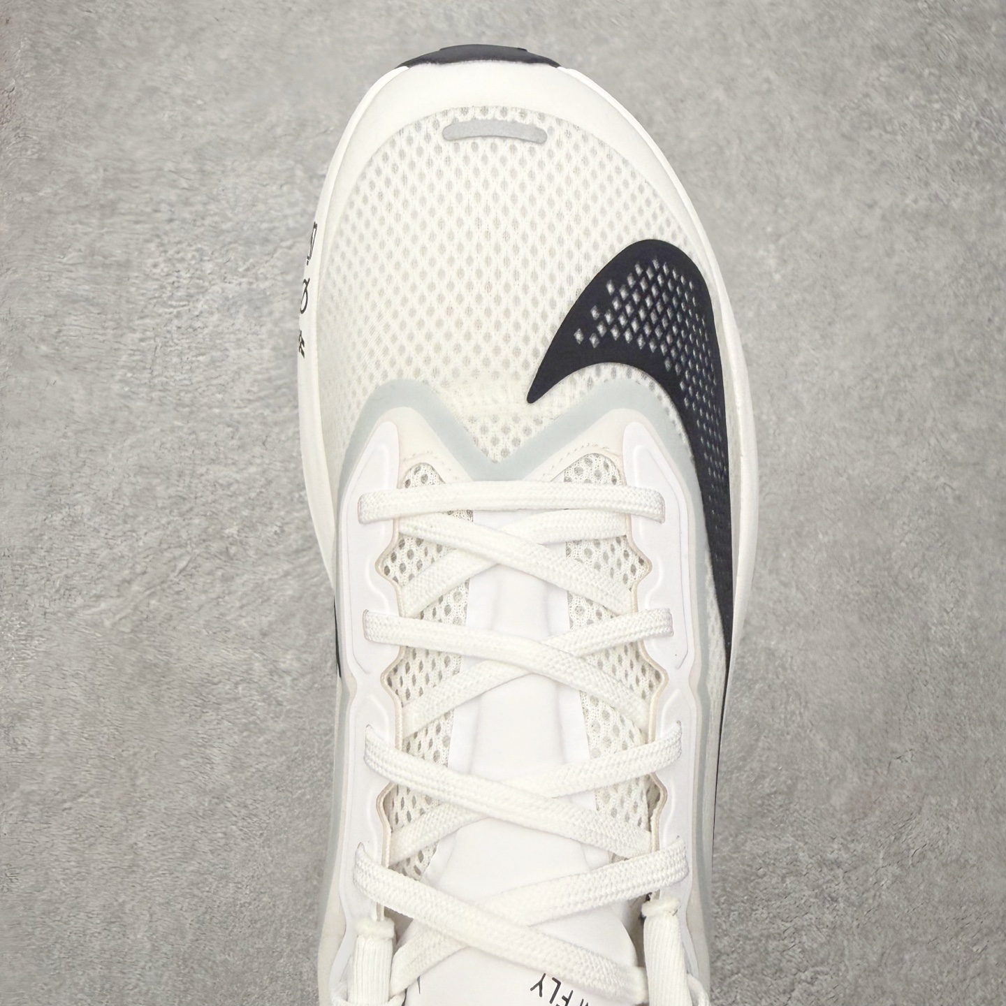 图片[4]-＃QD纯原 NK ZoomX Invincible Run Flyknit 6 马拉松六代轻量跑鞋飞织低帮休闲运动慢跑鞋 FN8454-104 青岛原单 实体平台特供批次 全网唯一支持实战的跑鞋 原档案数据开发原厂网纱 正确高频花纹 前后掌内置Zoom Air气垫 原装MD大底 脚感完美还原 原盒原配 QC检验、钢印 俱全 原底科技 同步原版 脚感堪比Boost 实拍调校N版已经零色差零失真 百分百还原实物色彩所见即所得 不存在货不对板色差等低级问题 选购参考实物拍摄 不混卖不参货 只用心做好货严格选品 承诺混一赔十 尺码：36 36.5 37.5 38 38.5 39 40 40.5 41 42 42.5 43 44 44.5 45-选品中心