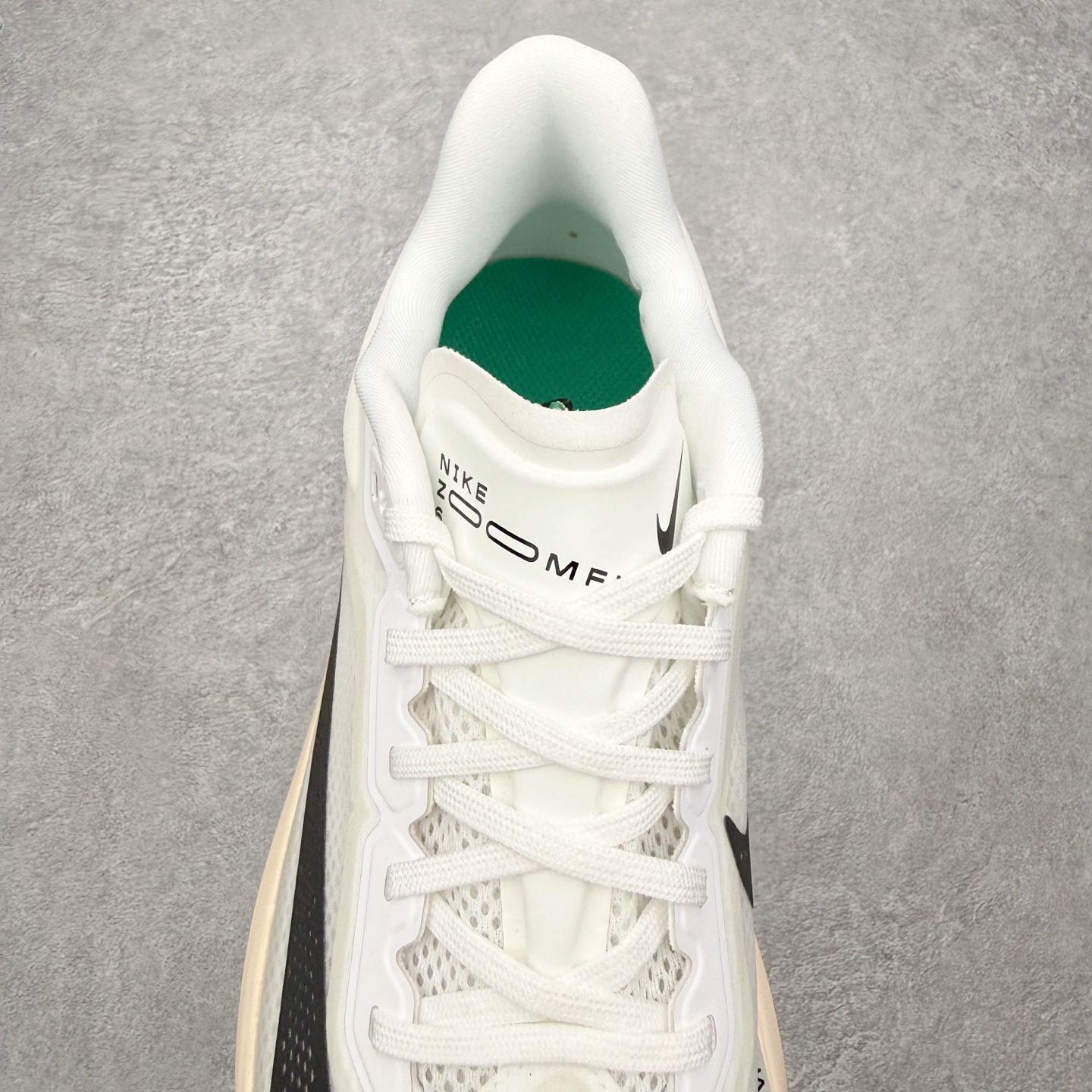 图片[5]-＃QD纯原 NK ZoomX Invincible Run Flyknit 6 马拉松六代轻量跑鞋飞织低帮休闲运动慢跑鞋 IB6657-108 青岛原单 实体平台特供批次 全网唯一支持实战的跑鞋 原档案数据开发原厂网纱 正确高频花纹 前后掌内置Zoom Air气垫 原装MD大底 脚感完美还原 原盒原配 QC检验、钢印 俱全 原底科技 同步原版 脚感堪比Boost 实拍调校N版已经零色差零失真 百分百还原实物色彩所见即所得 不存在货不对板色差等低级问题 选购参考实物拍摄 不混卖不参货 只用心做好货严格选品 承诺混一赔十 尺码：36 36.5 37.5 38 38.5 39 40 40.5 41 42 42.5 43 44 44.5 45-选品中心