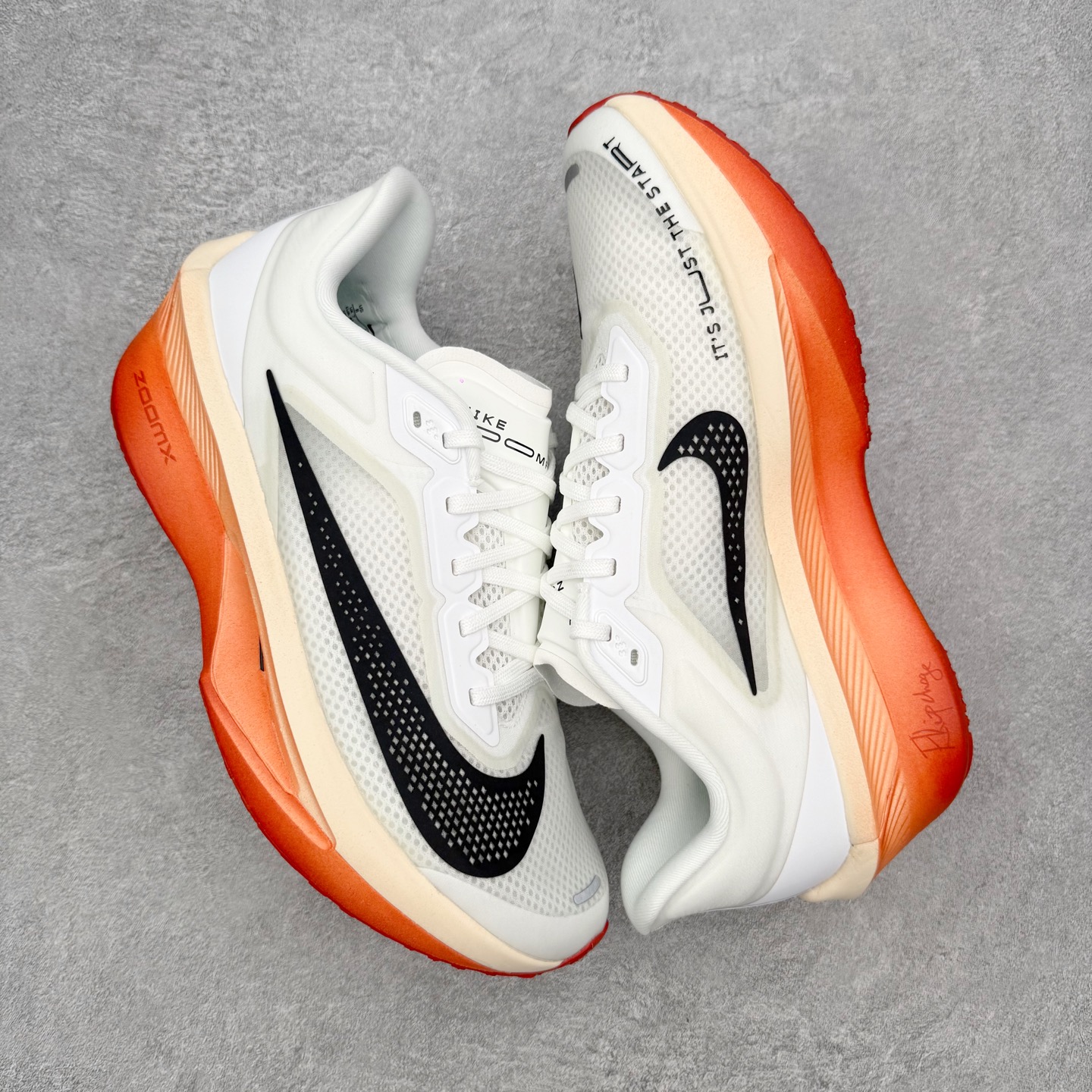 图片[3]-＃QD纯原 NK ZoomX Invincible Run Flyknit 6 马拉松六代轻量跑鞋飞织低帮休闲运动慢跑鞋 IB6657-108 青岛原单 实体平台特供批次 全网唯一支持实战的跑鞋 原档案数据开发原厂网纱 正确高频花纹 前后掌内置Zoom Air气垫 原装MD大底 脚感完美还原 原盒原配 QC检验、钢印 俱全 原底科技 同步原版 脚感堪比Boost 实拍调校N版已经零色差零失真 百分百还原实物色彩所见即所得 不存在货不对板色差等低级问题 选购参考实物拍摄 不混卖不参货 只用心做好货严格选品 承诺混一赔十 尺码：36 36.5 37.5 38 38.5 39 40 40.5 41 42 42.5 43 44 44.5 45-选品中心