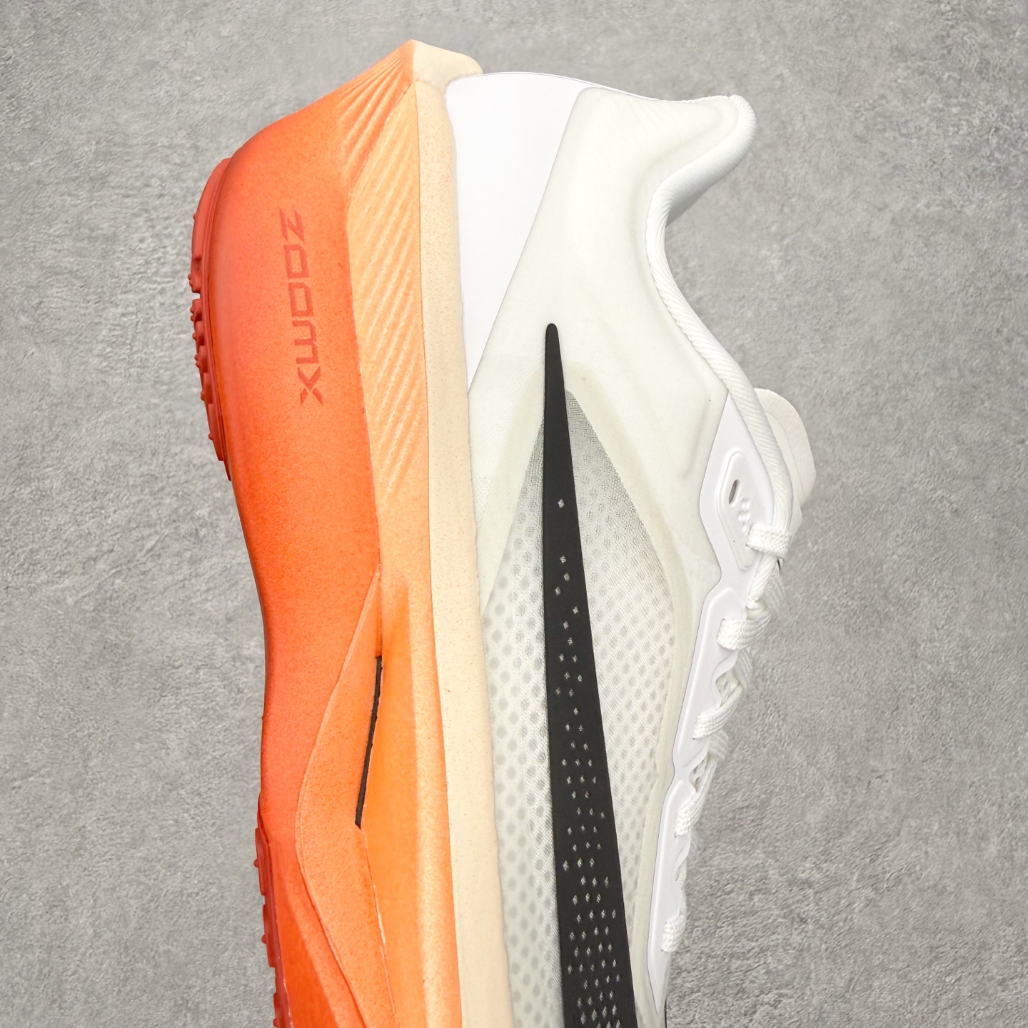 图片[6]-＃QD纯原 NK ZoomX Invincible Run Flyknit 6 马拉松六代轻量跑鞋飞织低帮休闲运动慢跑鞋 IB6657-108 青岛原单 实体平台特供批次 全网唯一支持实战的跑鞋 原档案数据开发原厂网纱 正确高频花纹 前后掌内置Zoom Air气垫 原装MD大底 脚感完美还原 原盒原配 QC检验、钢印 俱全 原底科技 同步原版 脚感堪比Boost 实拍调校N版已经零色差零失真 百分百还原实物色彩所见即所得 不存在货不对板色差等低级问题 选购参考实物拍摄 不混卖不参货 只用心做好货严格选品 承诺混一赔十 尺码：36 36.5 37.5 38 38.5 39 40 40.5 41 42 42.5 43 44 44.5 45-选品中心