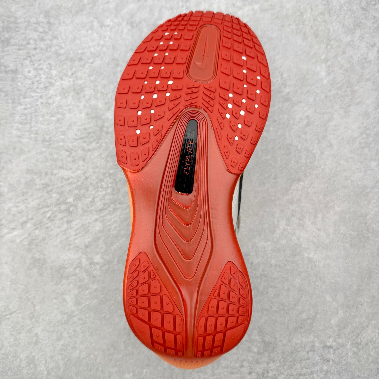 图片[9]-＃QD纯原 NK ZoomX Invincible Run Flyknit 6 马拉松六代轻量跑鞋飞织低帮休闲运动慢跑鞋 IB6657-108 青岛原单 实体平台特供批次 全网唯一支持实战的跑鞋 原档案数据开发原厂网纱 正确高频花纹 前后掌内置Zoom Air气垫 原装MD大底 脚感完美还原 原盒原配 QC检验、钢印 俱全 原底科技 同步原版 脚感堪比Boost 实拍调校N版已经零色差零失真 百分百还原实物色彩所见即所得 不存在货不对板色差等低级问题 选购参考实物拍摄 不混卖不参货 只用心做好货严格选品 承诺混一赔十 尺码：36 36.5 37.5 38 38.5 39 40 40.5 41 42 42.5 43 44 44.5 45-选品中心
