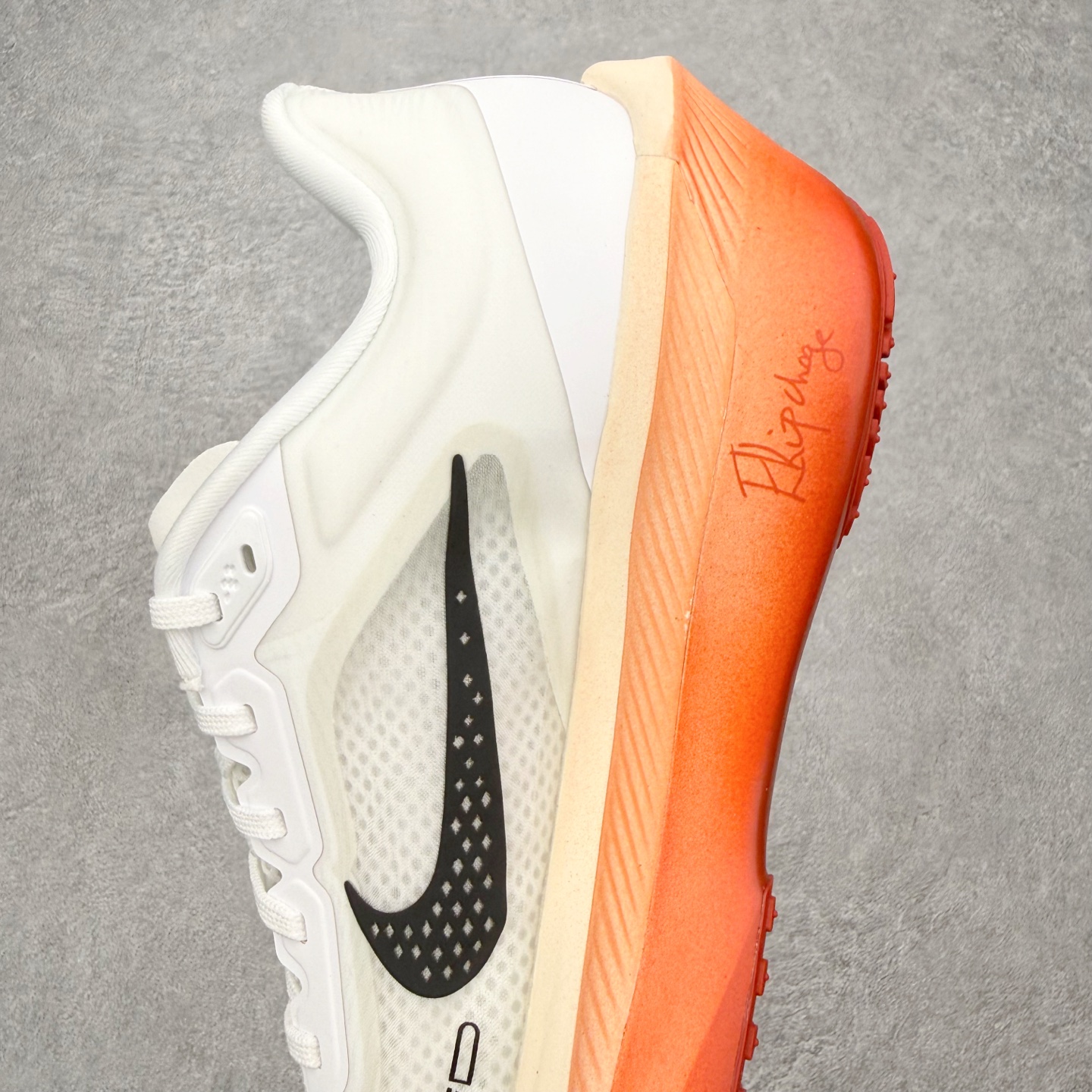 图片[7]-＃QD纯原 NK ZoomX Invincible Run Flyknit 6 马拉松六代轻量跑鞋飞织低帮休闲运动慢跑鞋 IB6657-108 青岛原单 实体平台特供批次 全网唯一支持实战的跑鞋 原档案数据开发原厂网纱 正确高频花纹 前后掌内置Zoom Air气垫 原装MD大底 脚感完美还原 原盒原配 QC检验、钢印 俱全 原底科技 同步原版 脚感堪比Boost 实拍调校N版已经零色差零失真 百分百还原实物色彩所见即所得 不存在货不对板色差等低级问题 选购参考实物拍摄 不混卖不参货 只用心做好货严格选品 承诺混一赔十 尺码：36 36.5 37.5 38 38.5 39 40 40.5 41 42 42.5 43 44 44.5 45-选品中心