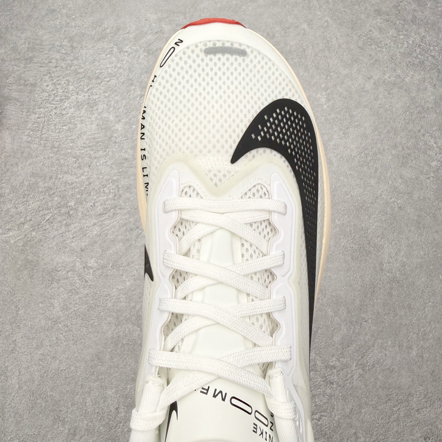 图片[4]-＃QD纯原 NK ZoomX Invincible Run Flyknit 6 马拉松六代轻量跑鞋飞织低帮休闲运动慢跑鞋 IB6657-108 青岛原单 实体平台特供批次 全网唯一支持实战的跑鞋 原档案数据开发原厂网纱 正确高频花纹 前后掌内置Zoom Air气垫 原装MD大底 脚感完美还原 原盒原配 QC检验、钢印 俱全 原底科技 同步原版 脚感堪比Boost 实拍调校N版已经零色差零失真 百分百还原实物色彩所见即所得 不存在货不对板色差等低级问题 选购参考实物拍摄 不混卖不参货 只用心做好货严格选品 承诺混一赔十 尺码：36 36.5 37.5 38 38.5 39 40 40.5 41 42 42.5 43 44 44.5 45-选品中心