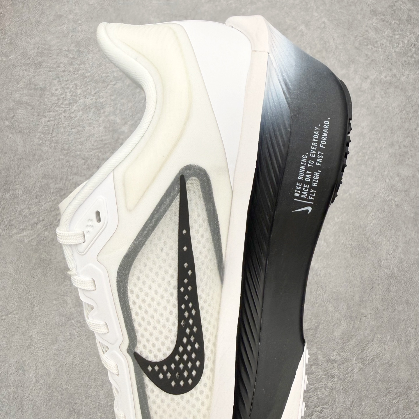 图片[7]-＃QD纯原 NK ZoomX Invincible Run Flyknit 6 马拉松六代轻量跑鞋飞织低帮休闲运动慢跑鞋 FN8455-100 青岛原单 实体平台特供批次 全网唯一支持实战的跑鞋 原档案数据开发原厂网纱 正确高频花纹 前后掌内置Zoom Air气垫 原装MD大底 脚感完美还原 原盒原配 QC检验、钢印 俱全 原底科技 同步原版 脚感堪比Boost 实拍调校N版已经零色差零失真 百分百还原实物色彩所见即所得 不存在货不对板色差等低级问题 选购参考实物拍摄 不混卖不参货 只用心做好货严格选品 承诺混一赔十 尺码：36 36.5 37.5 38 38.5 39 40 40.5 41 42 42.5 43 44 44.5 45-选品中心