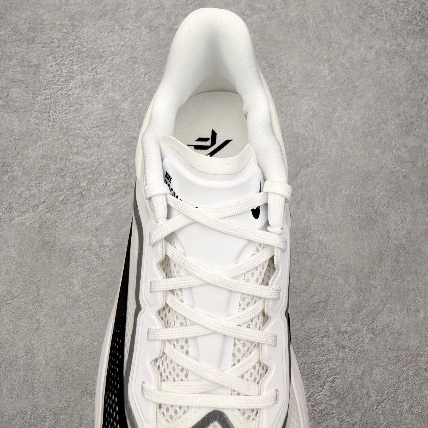 图片[5]-＃QD纯原 NK ZoomX Invincible Run Flyknit 6 马拉松六代轻量跑鞋飞织低帮休闲运动慢跑鞋 FN8455-100 青岛原单 实体平台特供批次 全网唯一支持实战的跑鞋 原档案数据开发原厂网纱 正确高频花纹 前后掌内置Zoom Air气垫 原装MD大底 脚感完美还原 原盒原配 QC检验、钢印 俱全 原底科技 同步原版 脚感堪比Boost 实拍调校N版已经零色差零失真 百分百还原实物色彩所见即所得 不存在货不对板色差等低级问题 选购参考实物拍摄 不混卖不参货 只用心做好货严格选品 承诺混一赔十 尺码：36 36.5 37.5 38 38.5 39 40 40.5 41 42 42.5 43 44 44.5 45-选品中心