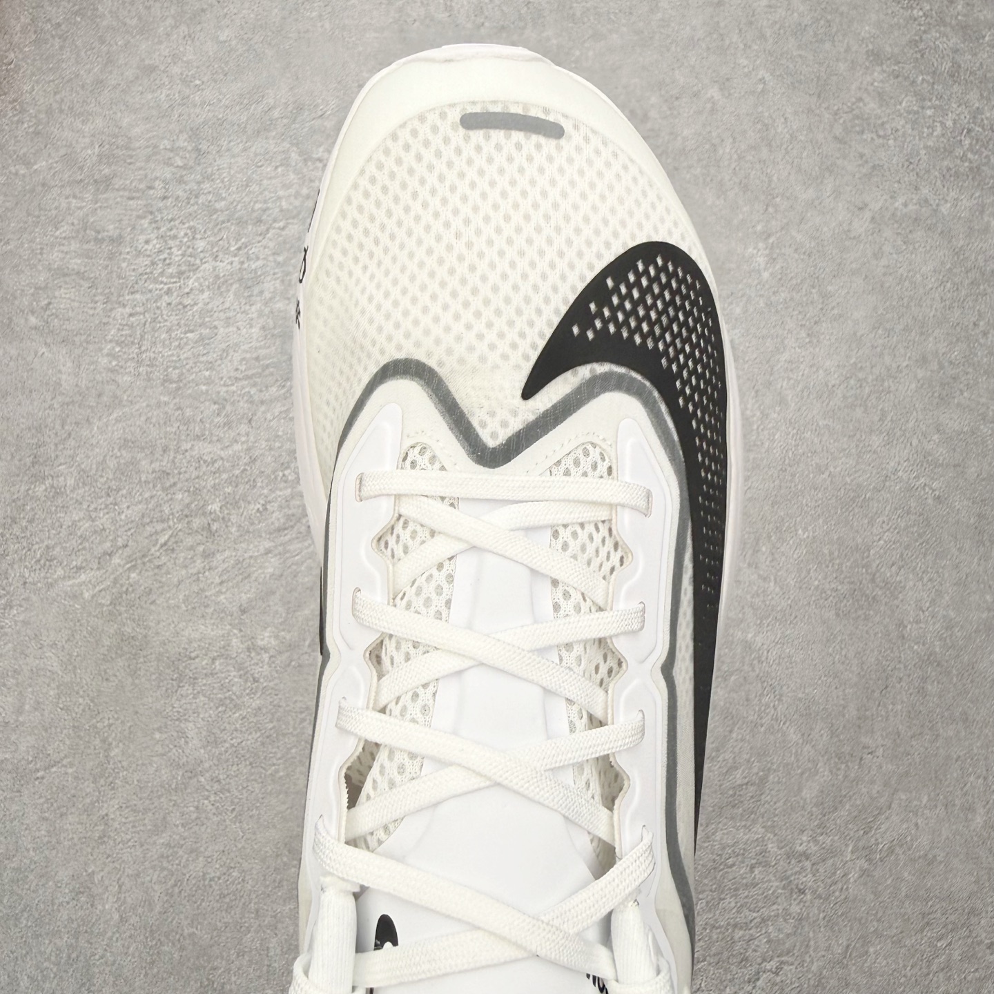 图片[4]-＃QD纯原 NK ZoomX Invincible Run Flyknit 6 马拉松六代轻量跑鞋飞织低帮休闲运动慢跑鞋 FN8455-100 青岛原单 实体平台特供批次 全网唯一支持实战的跑鞋 原档案数据开发原厂网纱 正确高频花纹 前后掌内置Zoom Air气垫 原装MD大底 脚感完美还原 原盒原配 QC检验、钢印 俱全 原底科技 同步原版 脚感堪比Boost 实拍调校N版已经零色差零失真 百分百还原实物色彩所见即所得 不存在货不对板色差等低级问题 选购参考实物拍摄 不混卖不参货 只用心做好货严格选品 承诺混一赔十 尺码：36 36.5 37.5 38 38.5 39 40 40.5 41 42 42.5 43 44 44.5 45-选品中心