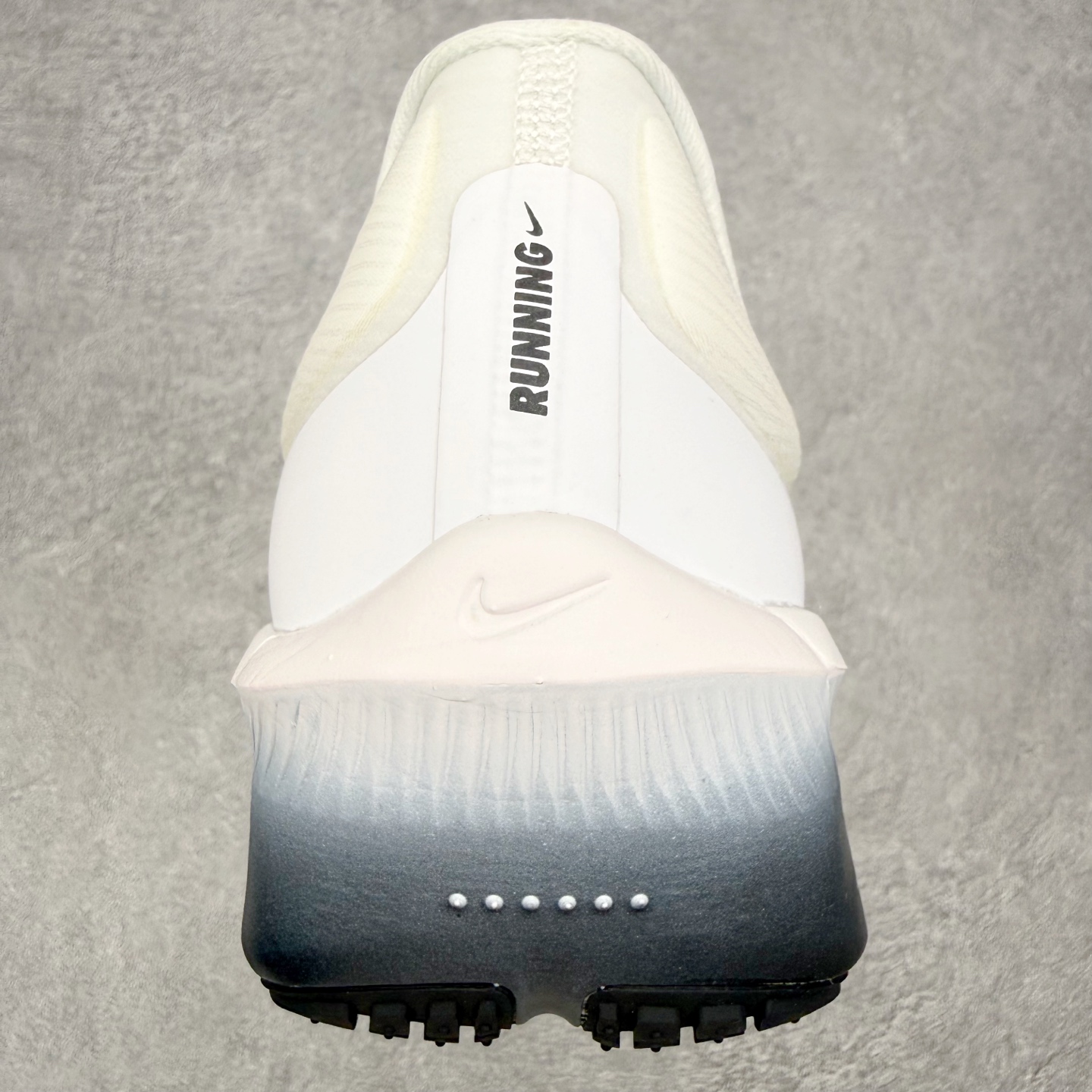 图片[8]-＃QD纯原 NK ZoomX Invincible Run Flyknit 6 马拉松六代轻量跑鞋飞织低帮休闲运动慢跑鞋 FN8455-100 青岛原单 实体平台特供批次 全网唯一支持实战的跑鞋 原档案数据开发原厂网纱 正确高频花纹 前后掌内置Zoom Air气垫 原装MD大底 脚感完美还原 原盒原配 QC检验、钢印 俱全 原底科技 同步原版 脚感堪比Boost 实拍调校N版已经零色差零失真 百分百还原实物色彩所见即所得 不存在货不对板色差等低级问题 选购参考实物拍摄 不混卖不参货 只用心做好货严格选品 承诺混一赔十 尺码：36 36.5 37.5 38 38.5 39 40 40.5 41 42 42.5 43 44 44.5 45-选品中心
