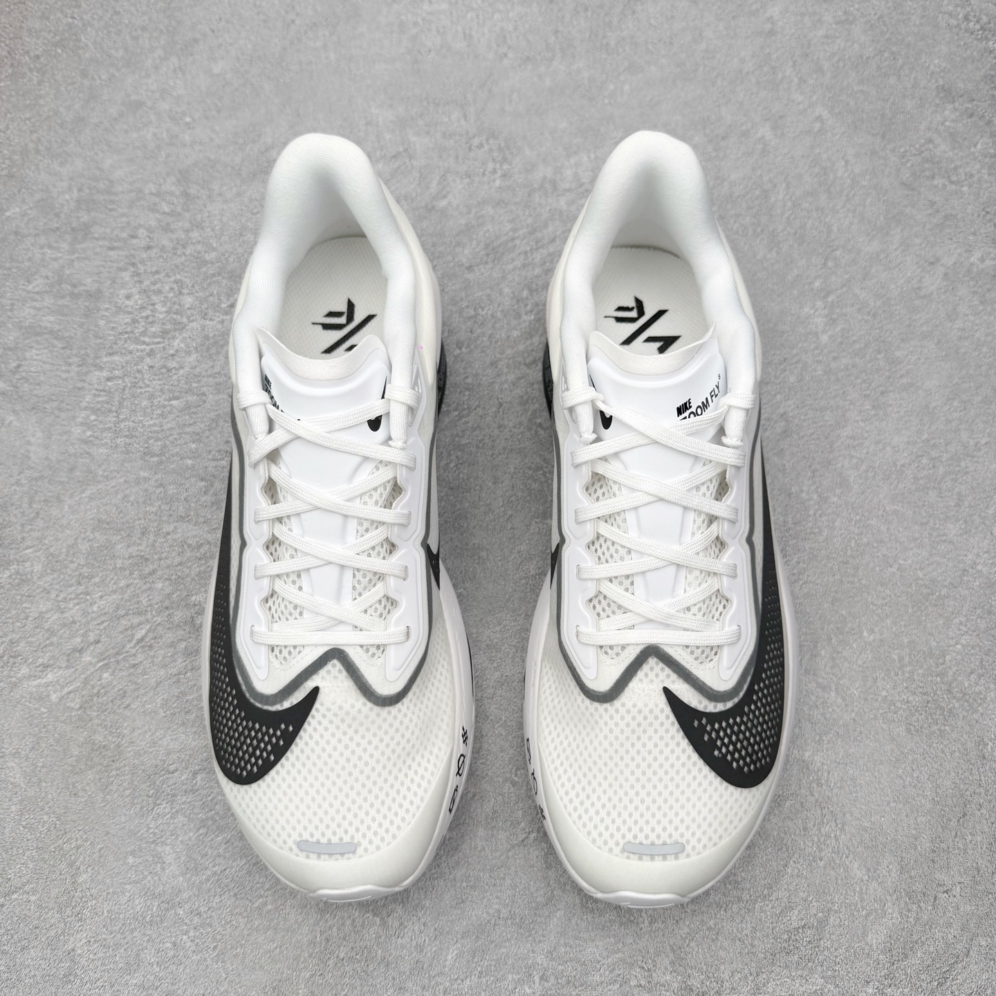 图片[2]-＃QD纯原 NK ZoomX Invincible Run Flyknit 6 马拉松六代轻量跑鞋飞织低帮休闲运动慢跑鞋 FN8455-100 青岛原单 实体平台特供批次 全网唯一支持实战的跑鞋 原档案数据开发原厂网纱 正确高频花纹 前后掌内置Zoom Air气垫 原装MD大底 脚感完美还原 原盒原配 QC检验、钢印 俱全 原底科技 同步原版 脚感堪比Boost 实拍调校N版已经零色差零失真 百分百还原实物色彩所见即所得 不存在货不对板色差等低级问题 选购参考实物拍摄 不混卖不参货 只用心做好货严格选品 承诺混一赔十 尺码：36 36.5 37.5 38 38.5 39 40 40.5 41 42 42.5 43 44 44.5 45-选品中心