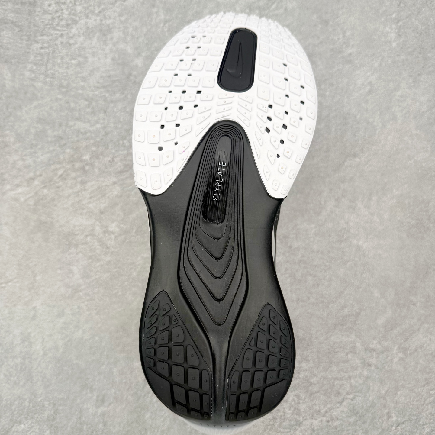 图片[9]-＃QD纯原 NK ZoomX Invincible Run Flyknit 6 马拉松六代轻量跑鞋飞织低帮休闲运动慢跑鞋 FN8455-100 青岛原单 实体平台特供批次 全网唯一支持实战的跑鞋 原档案数据开发原厂网纱 正确高频花纹 前后掌内置Zoom Air气垫 原装MD大底 脚感完美还原 原盒原配 QC检验、钢印 俱全 原底科技 同步原版 脚感堪比Boost 实拍调校N版已经零色差零失真 百分百还原实物色彩所见即所得 不存在货不对板色差等低级问题 选购参考实物拍摄 不混卖不参货 只用心做好货严格选品 承诺混一赔十 尺码：36 36.5 37.5 38 38.5 39 40 40.5 41 42 42.5 43 44 44.5 45-选品中心