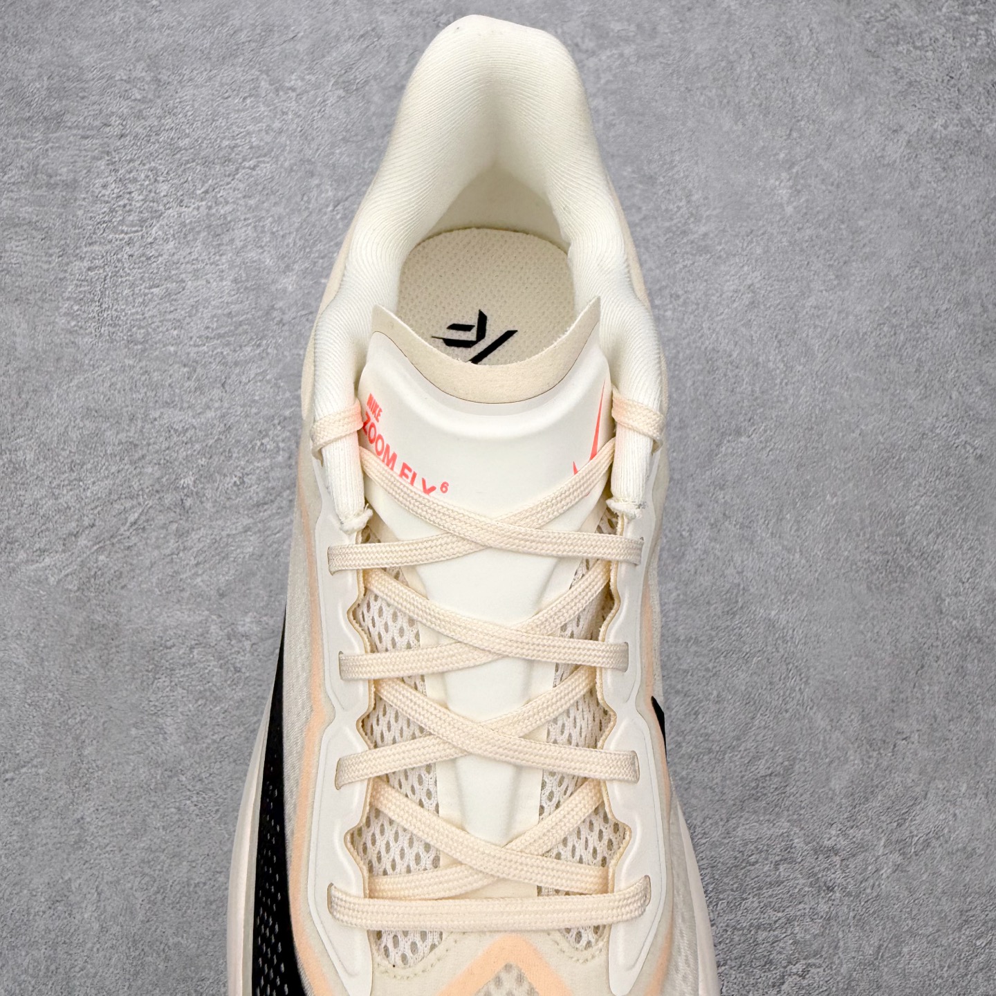 图片[5]-＃QD纯原 NK ZoomX Invincible Run Flyknit 6 马拉松六代轻量跑鞋飞织低帮休闲运动慢跑鞋 FN8455-102 青岛原单 实体平台特供批次 全网唯一支持实战的跑鞋 原档案数据开发原厂网纱 正确高频花纹 前后掌内置Zoom Air气垫 原装MD大底 脚感完美还原 原盒原配 QC检验、钢印 俱全 原底科技 同步原版 脚感堪比Boost 实拍调校N版已经零色差零失真 百分百还原实物色彩所见即所得 不存在货不对板色差等低级问题 选购参考实物拍摄 不混卖不参货 只用心做好货严格选品 承诺混一赔十 尺码：36 36.5 37.5 38 38.5 39 40 40.5 41 42 42.5 43 44 44.5 45-选品中心