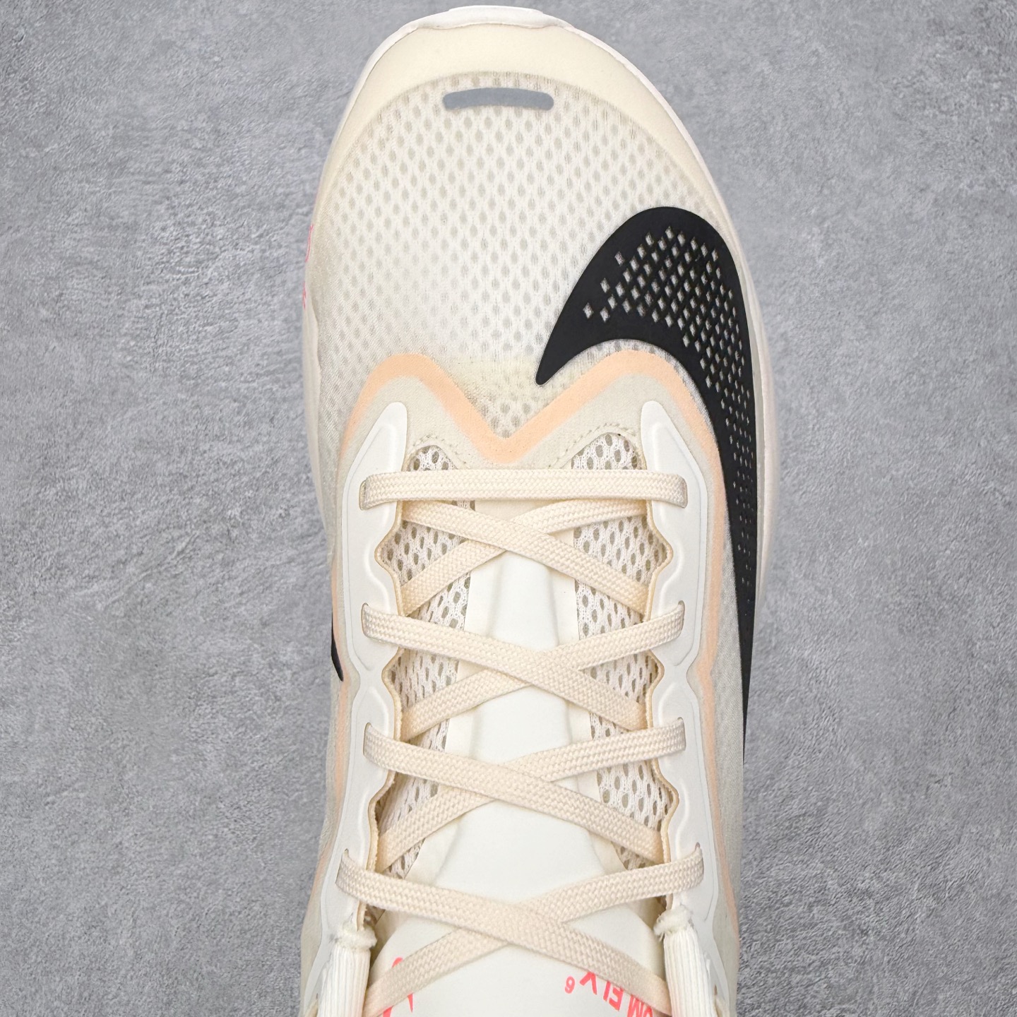 图片[4]-＃QD纯原 NK ZoomX Invincible Run Flyknit 6 马拉松六代轻量跑鞋飞织低帮休闲运动慢跑鞋 FN8455-102 青岛原单 实体平台特供批次 全网唯一支持实战的跑鞋 原档案数据开发原厂网纱 正确高频花纹 前后掌内置Zoom Air气垫 原装MD大底 脚感完美还原 原盒原配 QC检验、钢印 俱全 原底科技 同步原版 脚感堪比Boost 实拍调校N版已经零色差零失真 百分百还原实物色彩所见即所得 不存在货不对板色差等低级问题 选购参考实物拍摄 不混卖不参货 只用心做好货严格选品 承诺混一赔十 尺码：36 36.5 37.5 38 38.5 39 40 40.5 41 42 42.5 43 44 44.5 45-选品中心