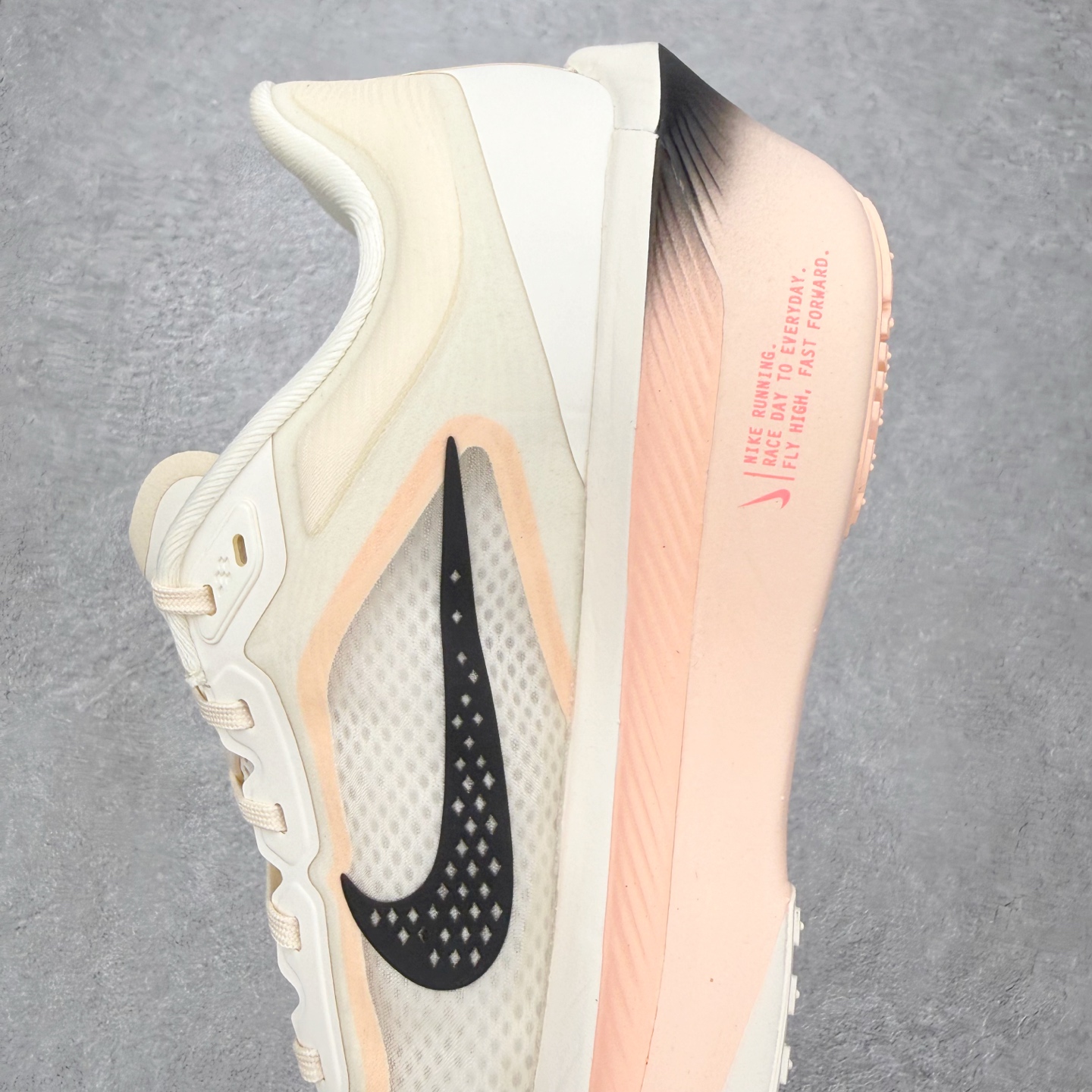图片[7]-＃QD纯原 NK ZoomX Invincible Run Flyknit 6 马拉松六代轻量跑鞋飞织低帮休闲运动慢跑鞋 FN8455-102 青岛原单 实体平台特供批次 全网唯一支持实战的跑鞋 原档案数据开发原厂网纱 正确高频花纹 前后掌内置Zoom Air气垫 原装MD大底 脚感完美还原 原盒原配 QC检验、钢印 俱全 原底科技 同步原版 脚感堪比Boost 实拍调校N版已经零色差零失真 百分百还原实物色彩所见即所得 不存在货不对板色差等低级问题 选购参考实物拍摄 不混卖不参货 只用心做好货严格选品 承诺混一赔十 尺码：36 36.5 37.5 38 38.5 39 40 40.5 41 42 42.5 43 44 44.5 45-选品中心