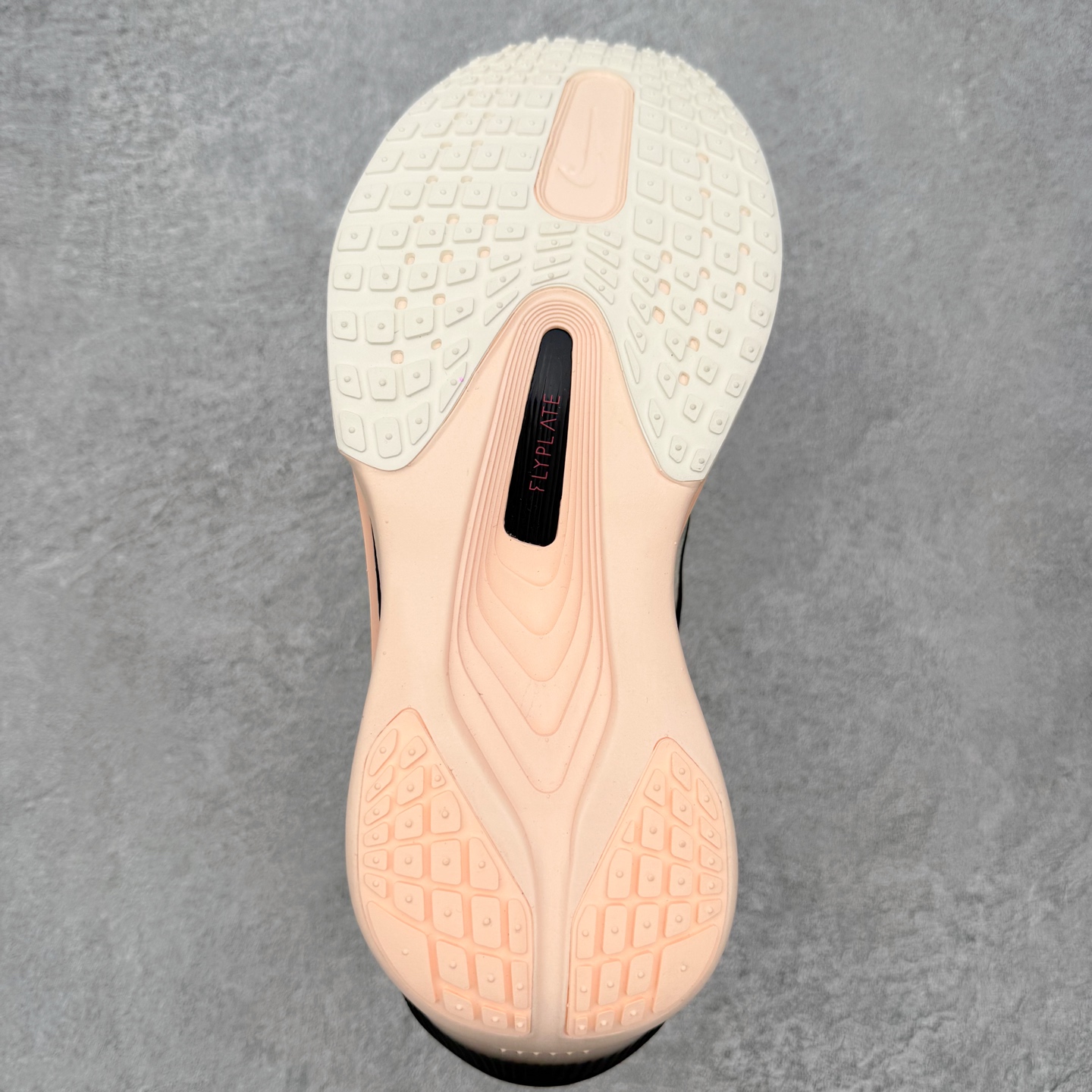 图片[9]-＃QD纯原 NK ZoomX Invincible Run Flyknit 6 马拉松六代轻量跑鞋飞织低帮休闲运动慢跑鞋 FN8455-102 青岛原单 实体平台特供批次 全网唯一支持实战的跑鞋 原档案数据开发原厂网纱 正确高频花纹 前后掌内置Zoom Air气垫 原装MD大底 脚感完美还原 原盒原配 QC检验、钢印 俱全 原底科技 同步原版 脚感堪比Boost 实拍调校N版已经零色差零失真 百分百还原实物色彩所见即所得 不存在货不对板色差等低级问题 选购参考实物拍摄 不混卖不参货 只用心做好货严格选品 承诺混一赔十 尺码：36 36.5 37.5 38 38.5 39 40 40.5 41 42 42.5 43 44 44.5 45-选品中心