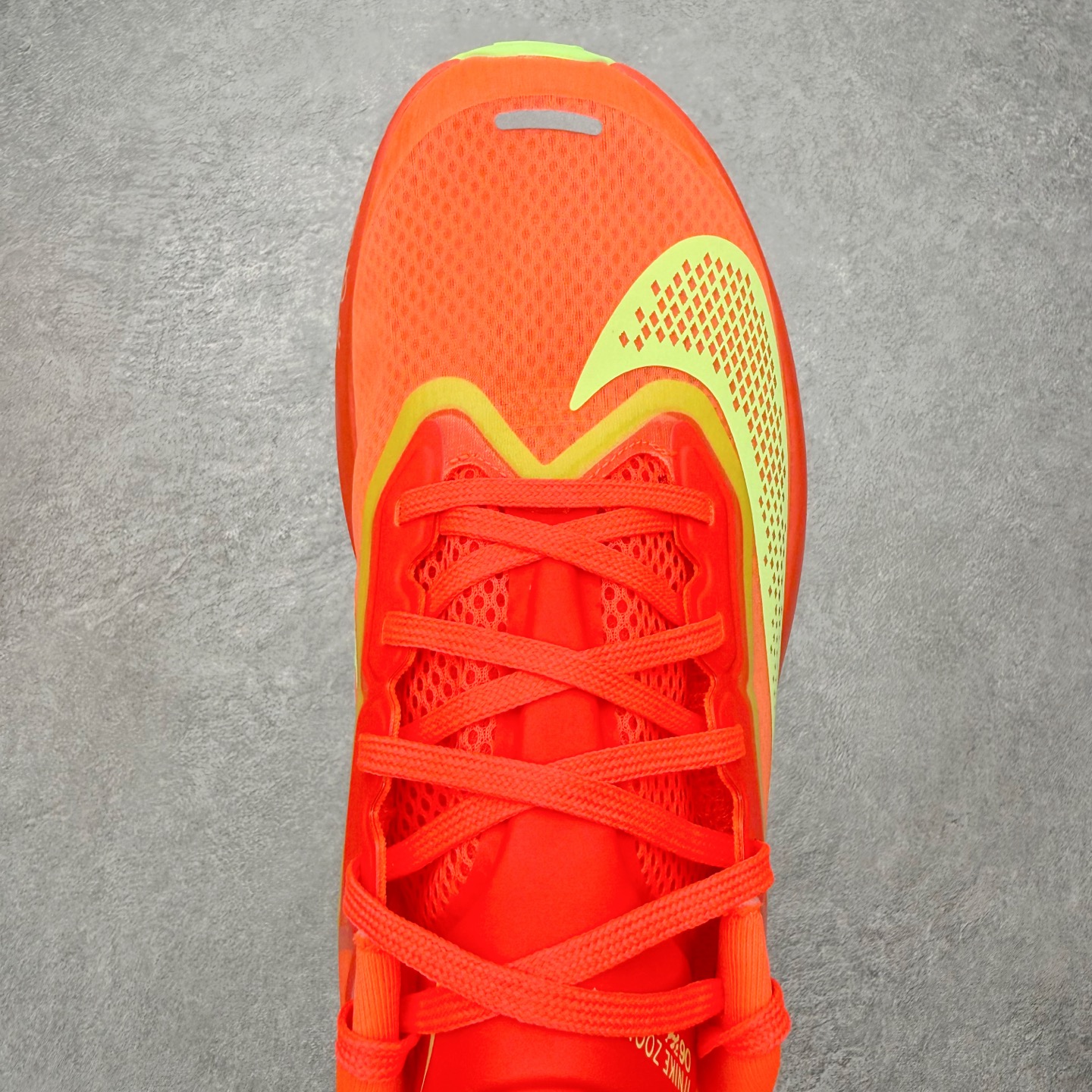 图片[4]-＃QD纯原 NK ZoomX Invincible Run Flyknit 6 马拉松六代轻量跑鞋飞织低帮休闲运动慢跑鞋 FN8454-601 青岛原单 实体平台特供批次 全网唯一支持实战的跑鞋 原档案数据开发原厂网纱 正确高频花纹 前后掌内置Zoom Air气垫 原装MD大底 脚感完美还原 原盒原配 QC检验、钢印 俱全 原底科技 同步原版 脚感堪比Boost 实拍调校N版已经零色差零失真 百分百还原实物色彩所见即所得 不存在货不对板色差等低级问题 选购参考实物拍摄 不混卖不参货 只用心做好货严格选品 承诺混一赔十 尺码：36 36.5 37.5 38 38.5 39 40 40.5 41 42 42.5 43 44 44.5 45-选品中心
