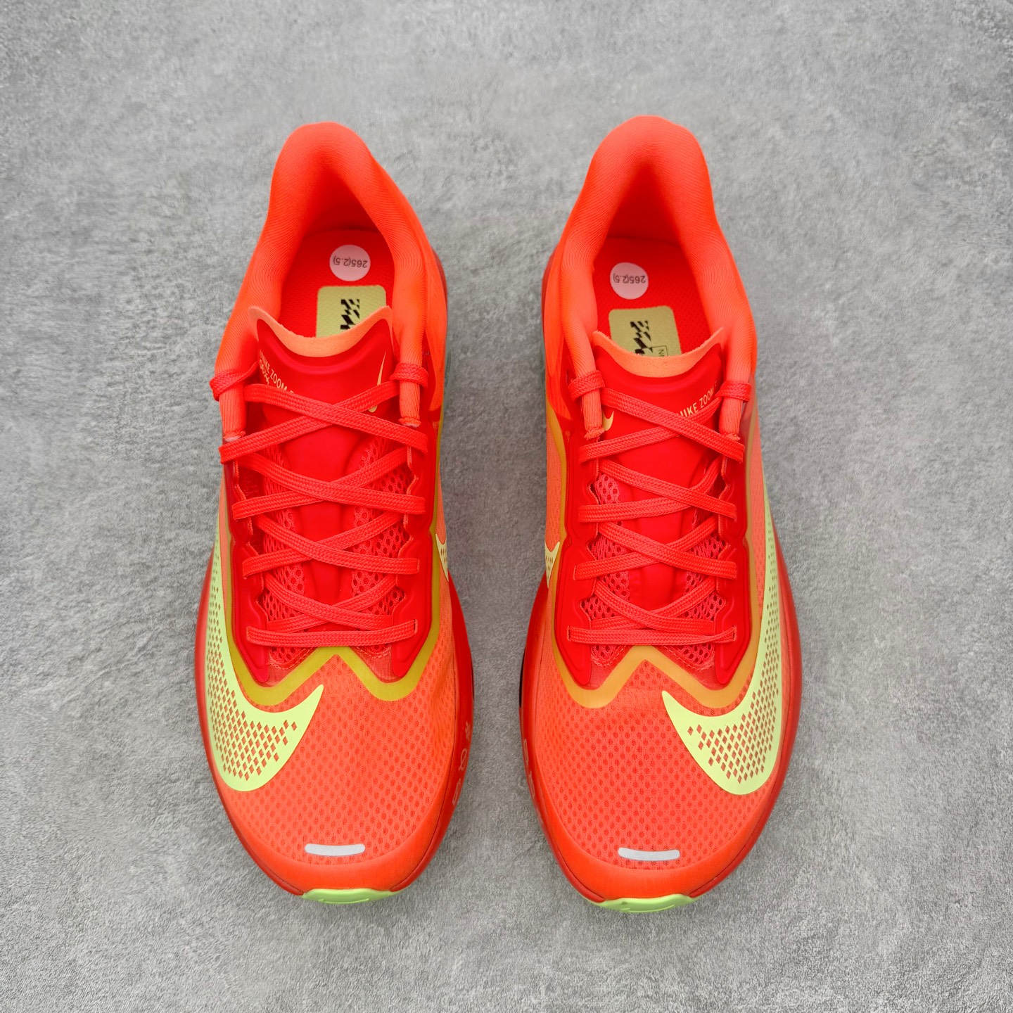图片[2]-＃QD纯原 NK ZoomX Invincible Run Flyknit 6 马拉松六代轻量跑鞋飞织低帮休闲运动慢跑鞋 FN8454-601 青岛原单 实体平台特供批次 全网唯一支持实战的跑鞋 原档案数据开发原厂网纱 正确高频花纹 前后掌内置Zoom Air气垫 原装MD大底 脚感完美还原 原盒原配 QC检验、钢印 俱全 原底科技 同步原版 脚感堪比Boost 实拍调校N版已经零色差零失真 百分百还原实物色彩所见即所得 不存在货不对板色差等低级问题 选购参考实物拍摄 不混卖不参货 只用心做好货严格选品 承诺混一赔十 尺码：36 36.5 37.5 38 38.5 39 40 40.5 41 42 42.5 43 44 44.5 45-选品中心
