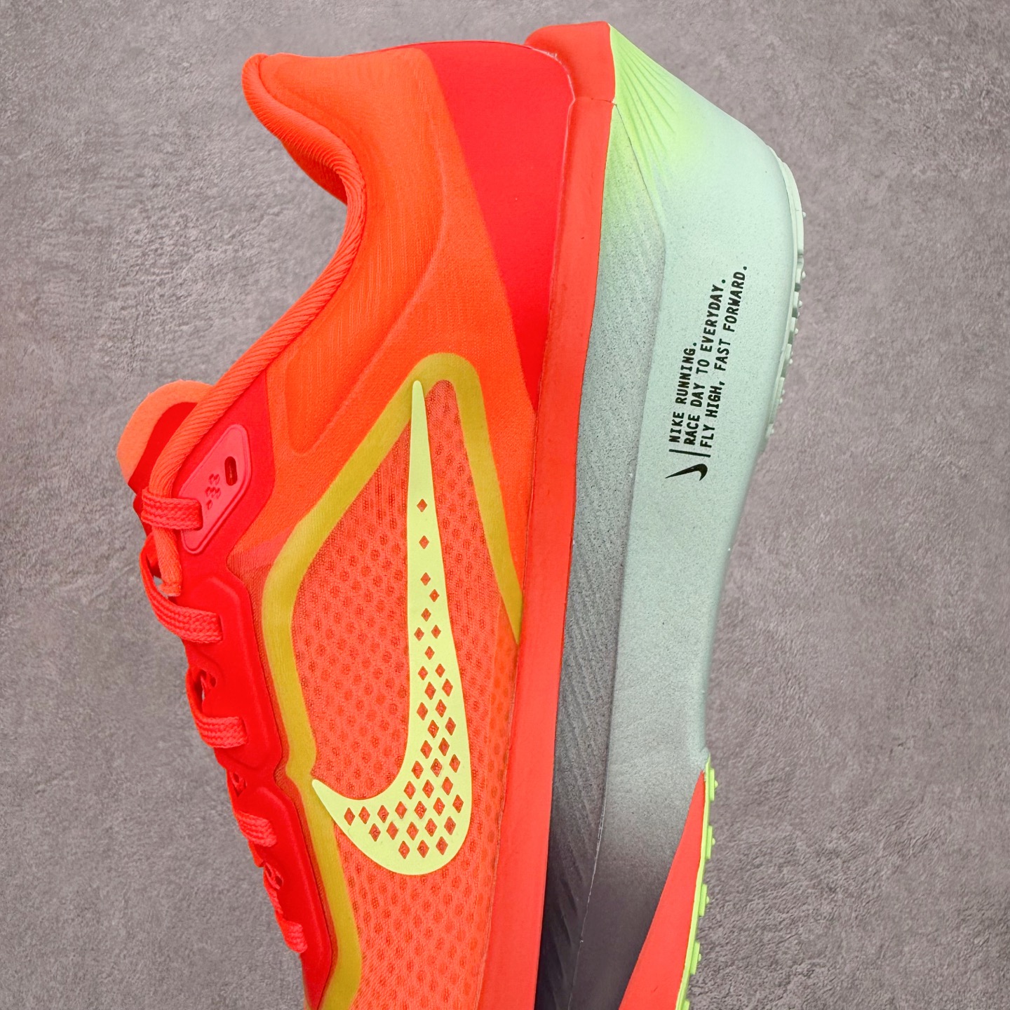图片[7]-＃QD纯原 NK ZoomX Invincible Run Flyknit 6 马拉松六代轻量跑鞋飞织低帮休闲运动慢跑鞋 FN8454-601 青岛原单 实体平台特供批次 全网唯一支持实战的跑鞋 原档案数据开发原厂网纱 正确高频花纹 前后掌内置Zoom Air气垫 原装MD大底 脚感完美还原 原盒原配 QC检验、钢印 俱全 原底科技 同步原版 脚感堪比Boost 实拍调校N版已经零色差零失真 百分百还原实物色彩所见即所得 不存在货不对板色差等低级问题 选购参考实物拍摄 不混卖不参货 只用心做好货严格选品 承诺混一赔十 尺码：36 36.5 37.5 38 38.5 39 40 40.5 41 42 42.5 43 44 44.5 45-选品中心